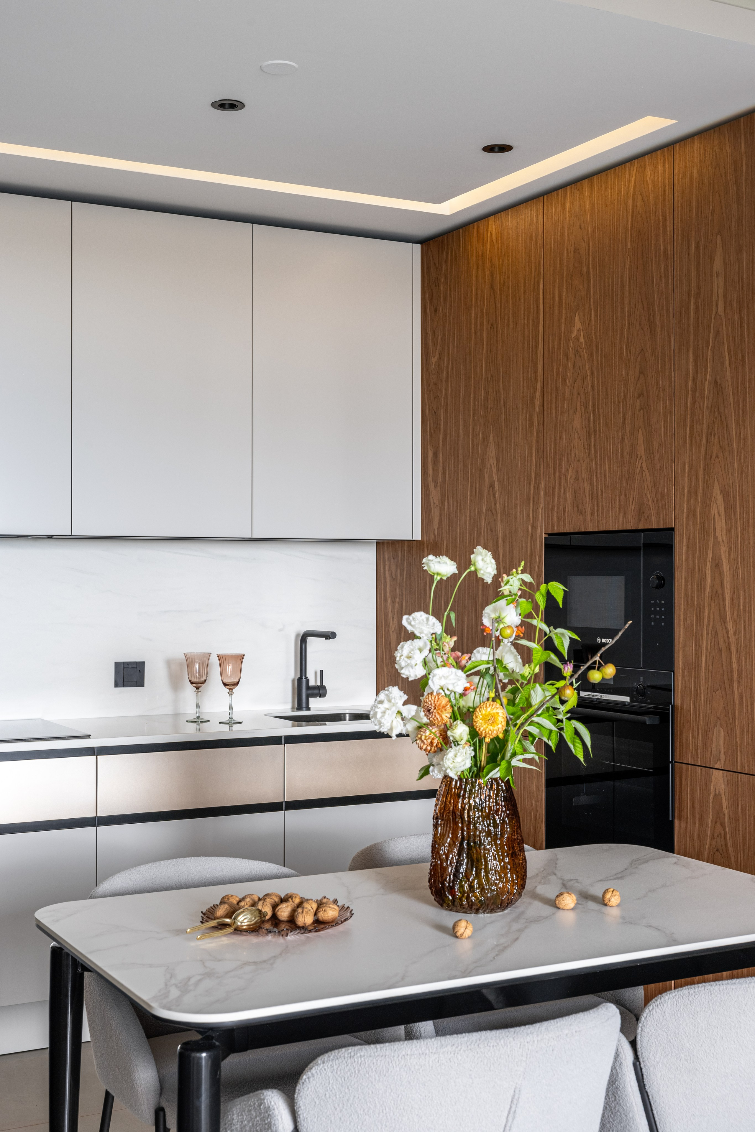 Лаконичный calm modern с арт-деталями в ЖК «Поклонная 9». Veselinskiy| Интерьерный фотограф | Москва