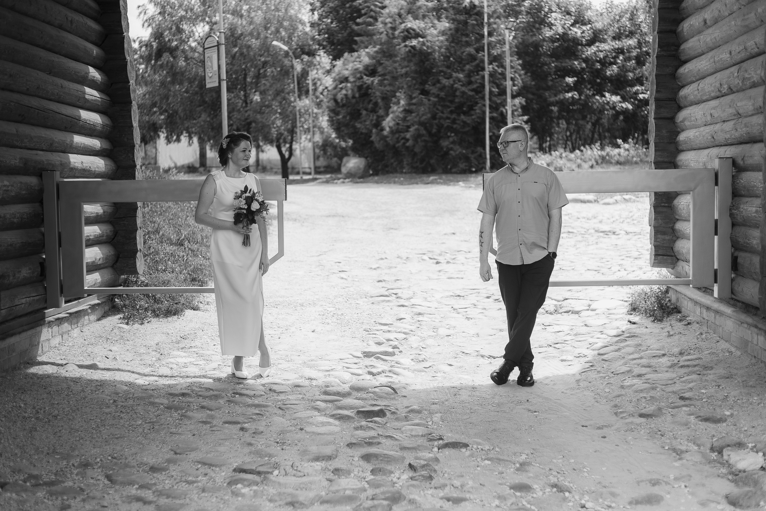 Свадебная фотосессия в природном уголке среди города. Главная