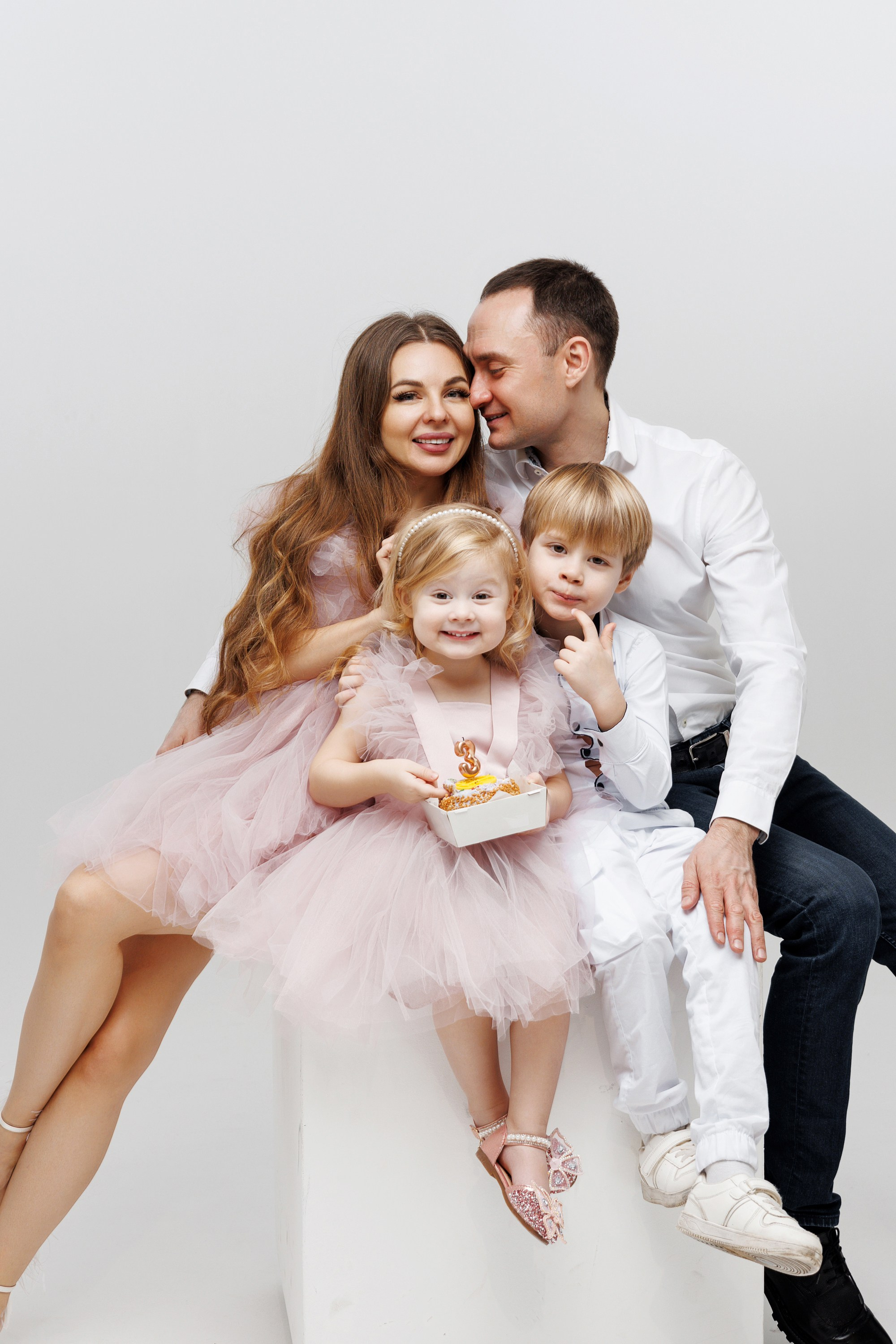 Съемка Дня Рождения Алисы в фотостудии CROSS-STUDIO зал IDEAL. Свадебный и семейный фотограф в Москве и МО Елена Агапова