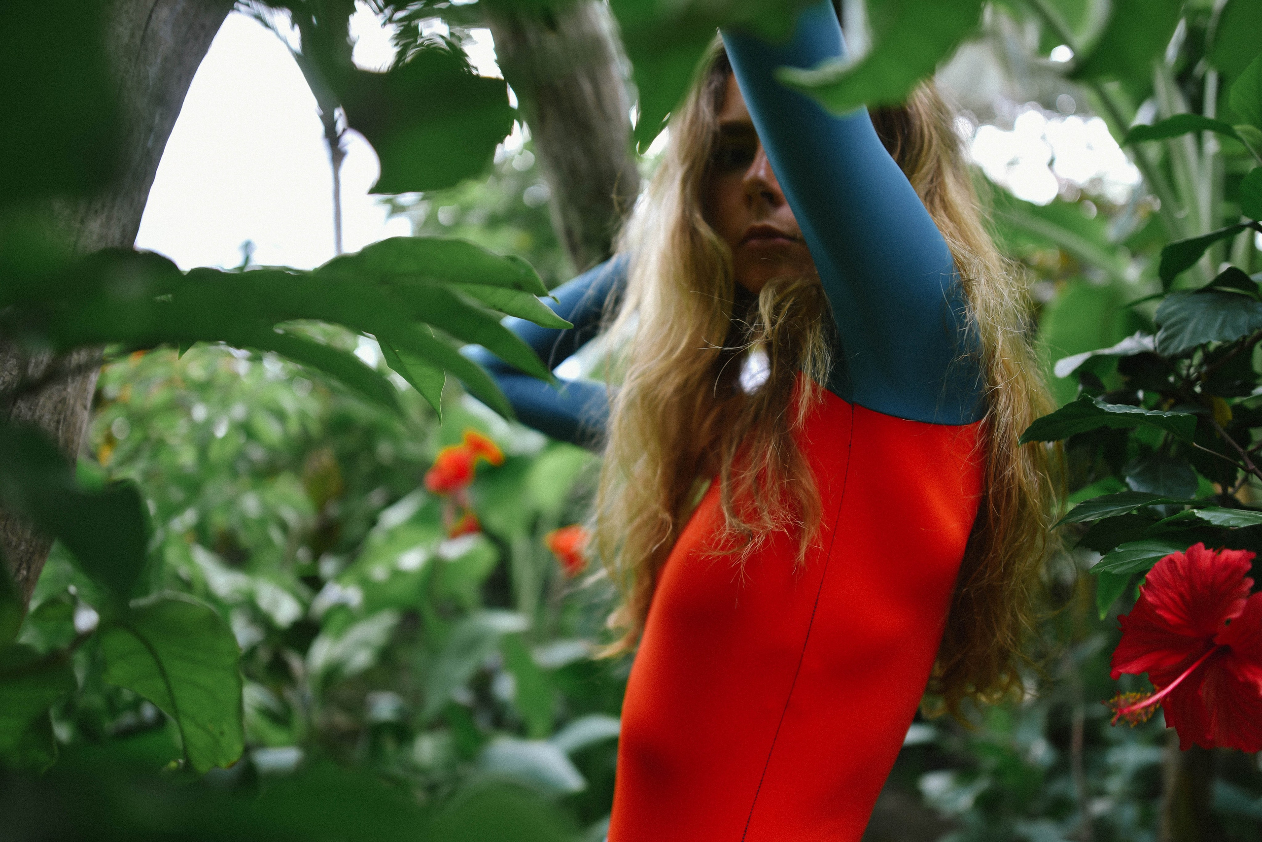 Съемка серфинга с воды в Аругам Бэй | Девушка на волнах восточного побережья. Фотограф на Шри-Ланке