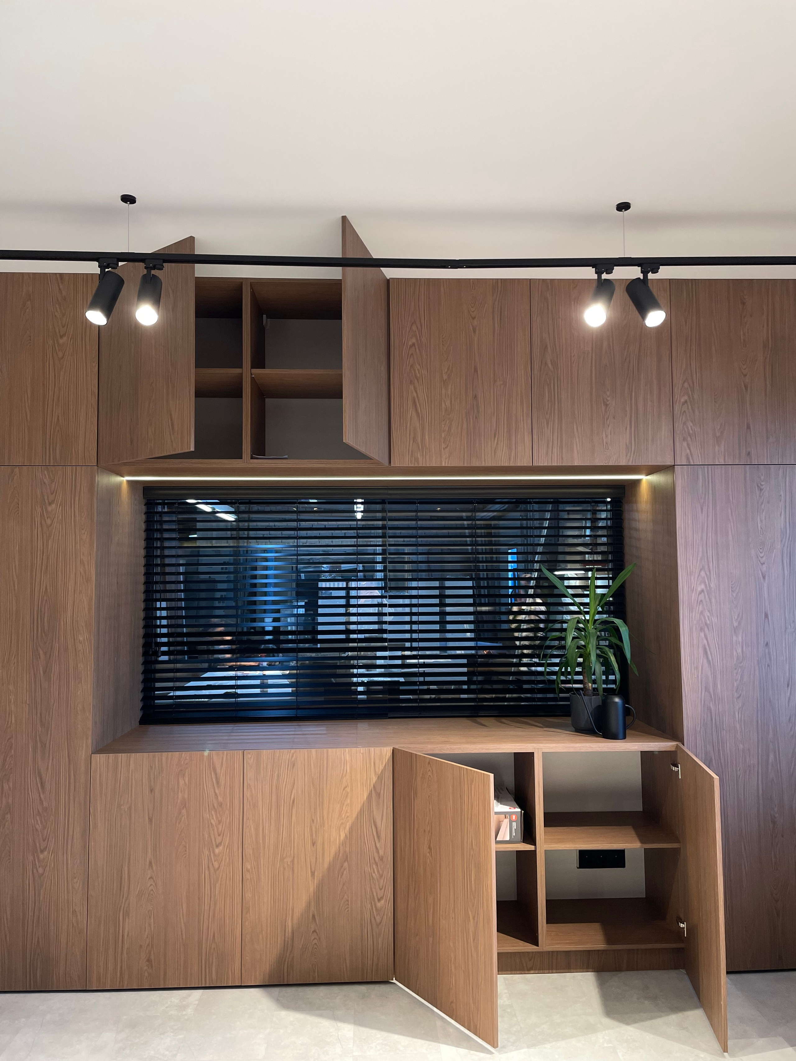 Офис производства FILLINI. Мебель на заказ