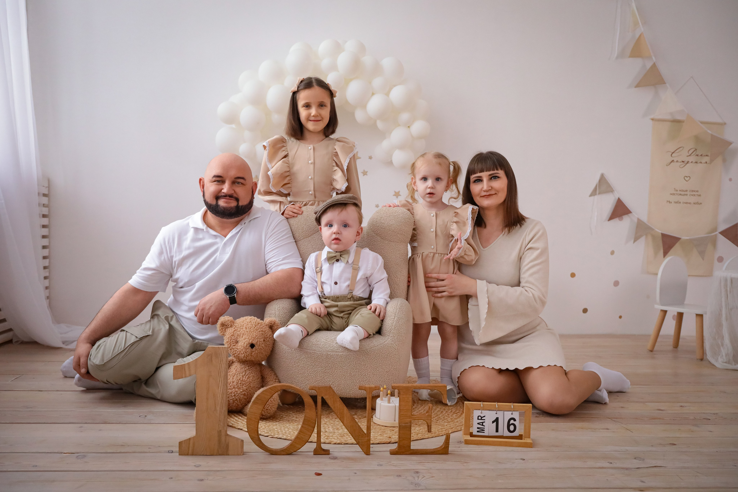 Мама, папа и трое деток. Фотограф г. Хабаровск. Семейные и индивидуальные съёмки