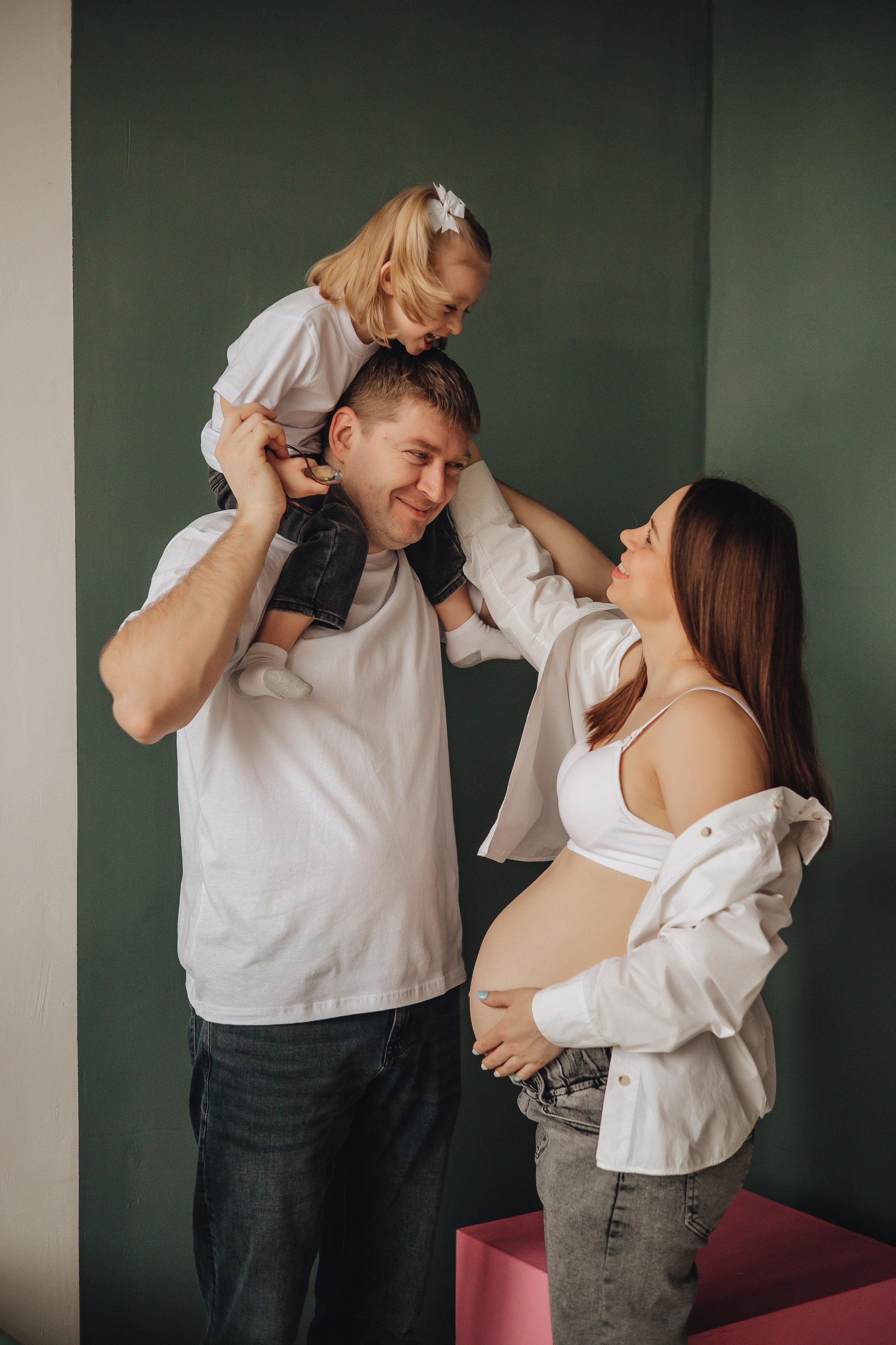 Вика ждет сестренку. Свадебный и семейный фотограф Пушкин Царское Село СПБ Питер Санкт-Петербург и Рязань Ольга Козлова