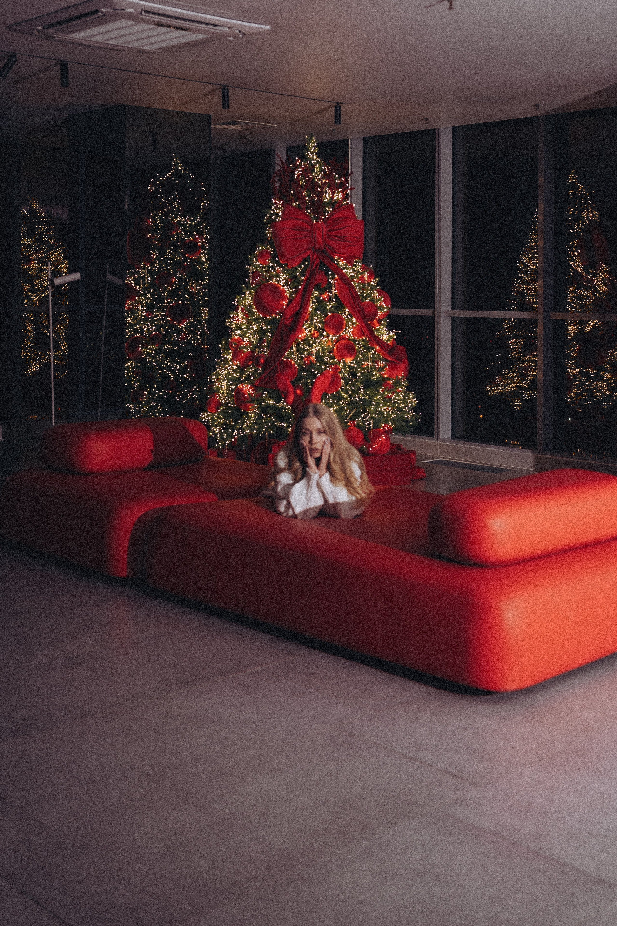 ФОТОСЕССИЯ К НОВОМУ ГОДУ В СТУДИИ С ЕЛОЧКОЙ КРАСИВЫЙ ОБРАЗ. Профессиональный фотограф, Санкт-Петербург — Виктория Богомолова