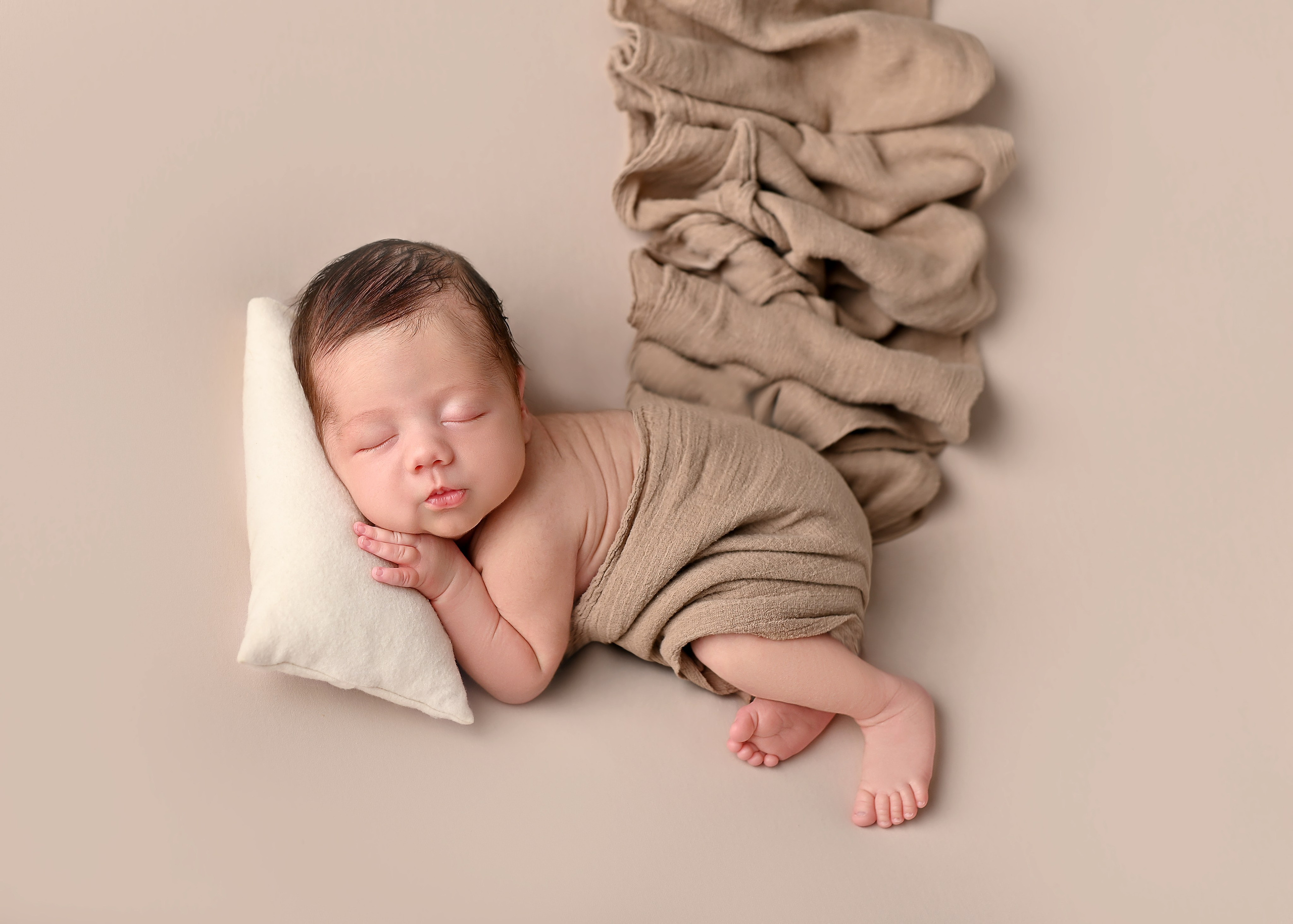 Лайфстайл с элементами ньюборн. Фотограф новорождённых малышей в Краснодаре Татьяна Нагорная