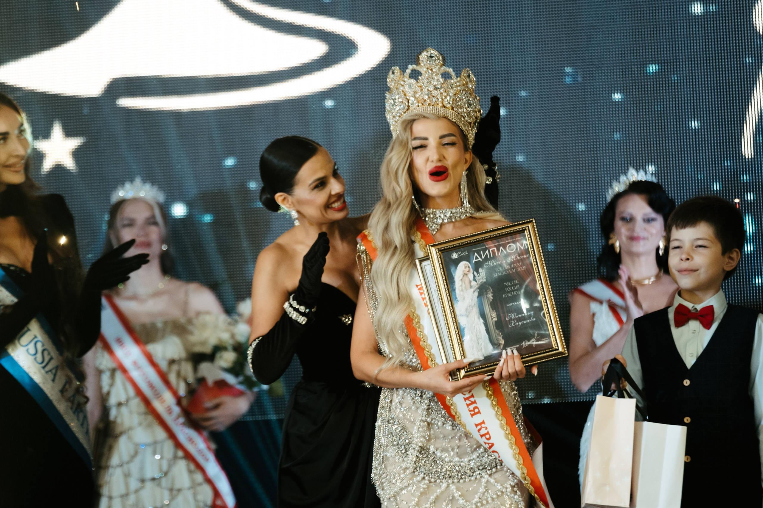 Мисс и Миссис Россия Земли Краснодар 2025 программа. Свадебный и репортажной фотограф Денис Ожигин в Краснодаре и Краснодарском крае