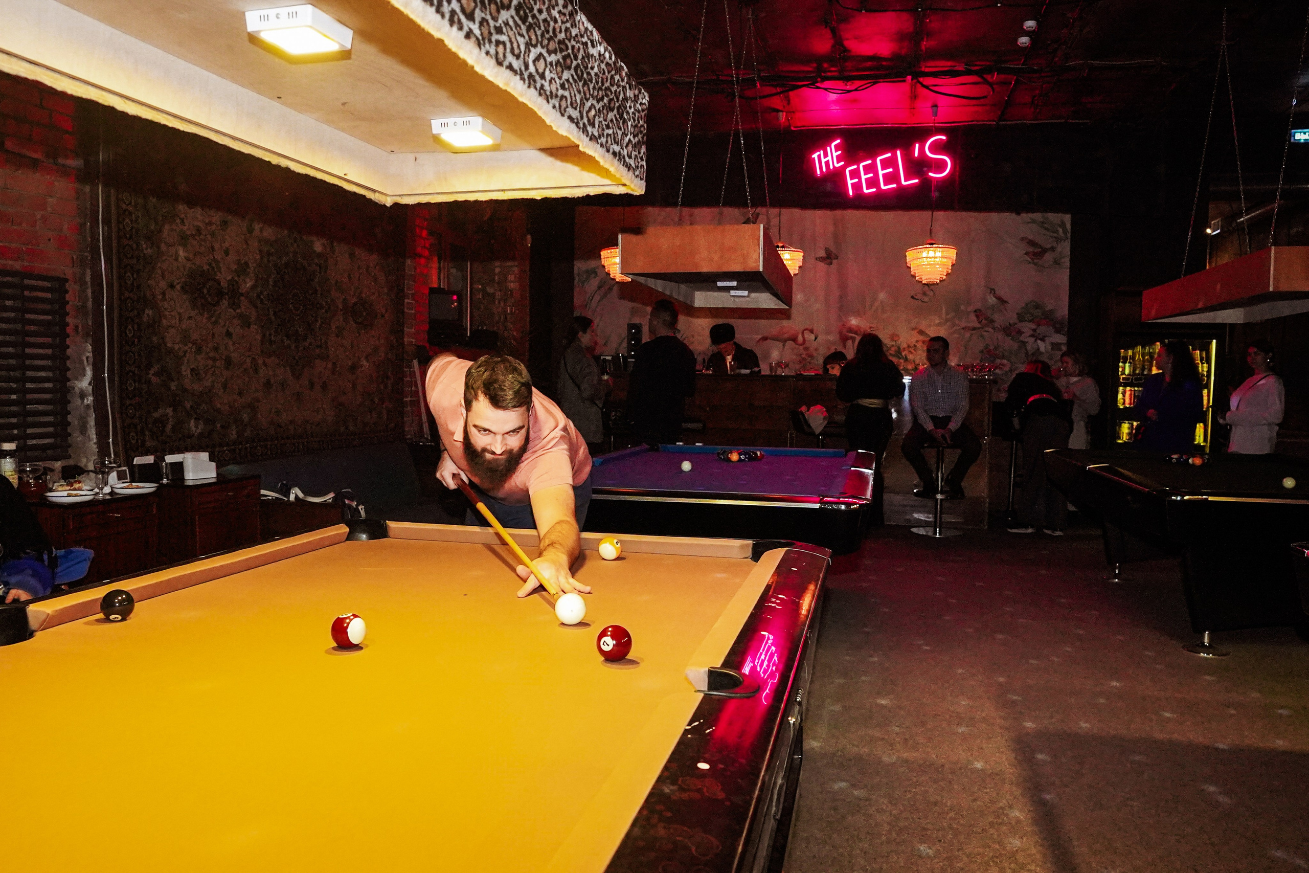 Бильярдная. ОЧЕНЬ ПЛОХОЙ ФОТОГРАФ