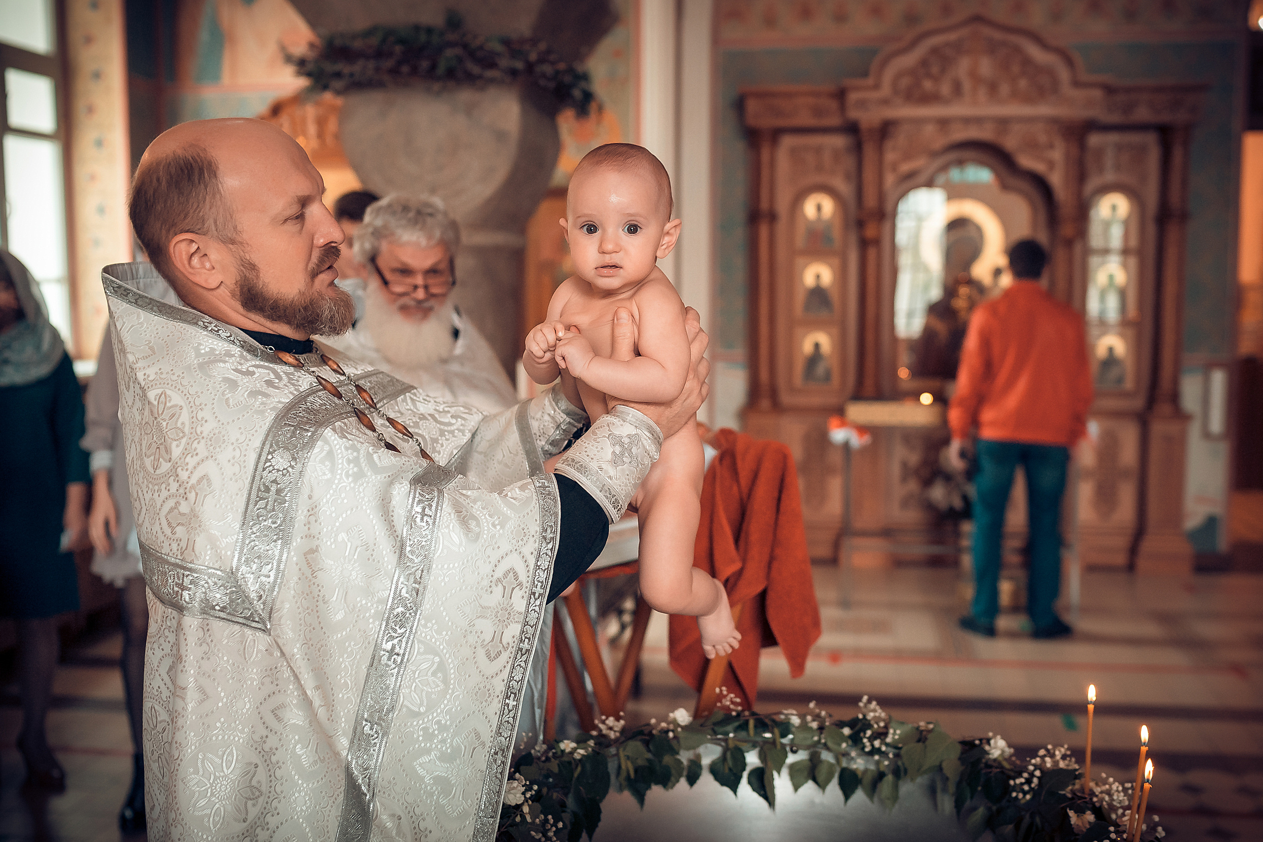 Крещение ребенка в Красноярске, Иоанна Предтечи. Фотограф на Крещение и Венчание в Красноярске Рамазанова Юлия