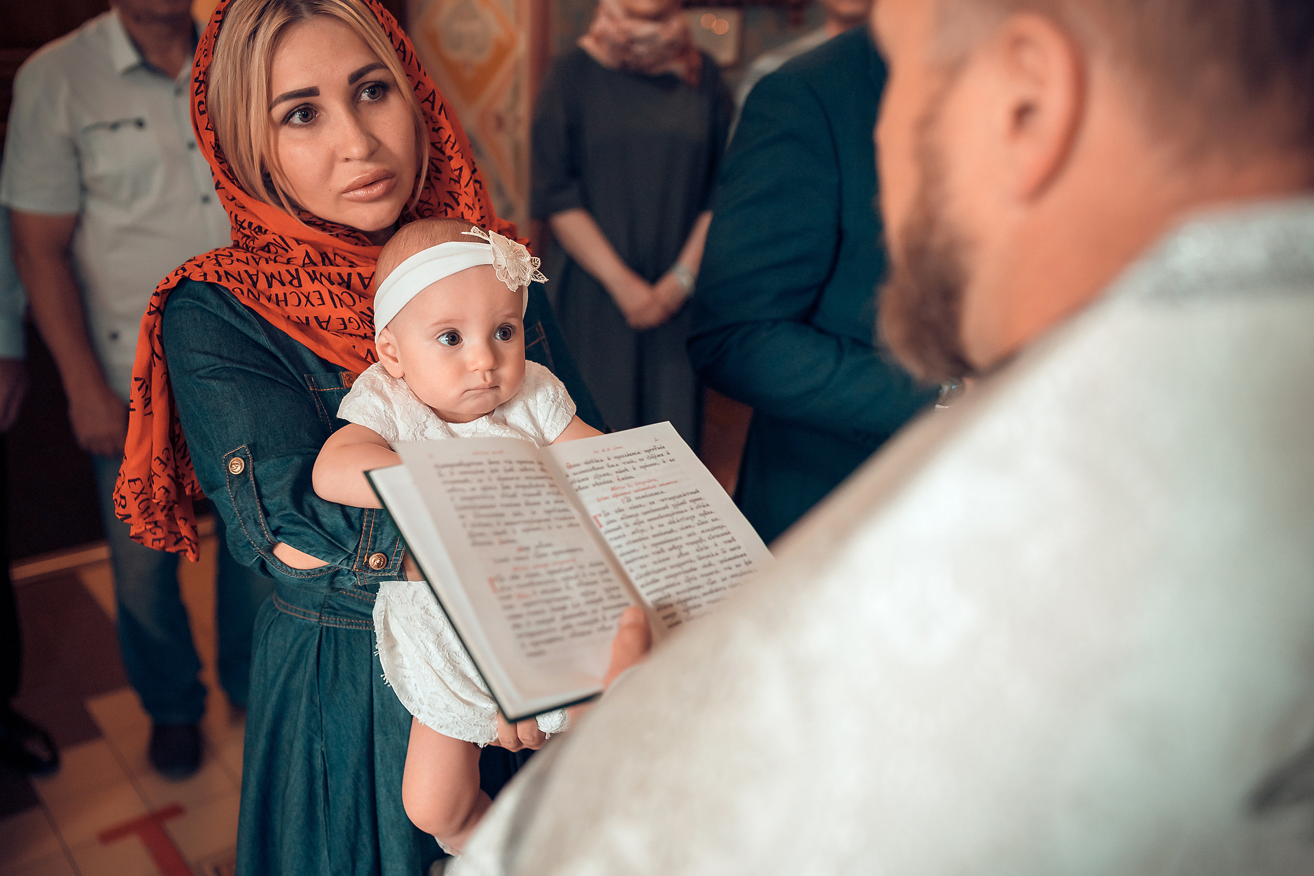 Крещение ребенка в Красноярске, Иоанна Предтечи. Фотограф на Крещение и Венчание в Красноярске Рамазанова Юлия