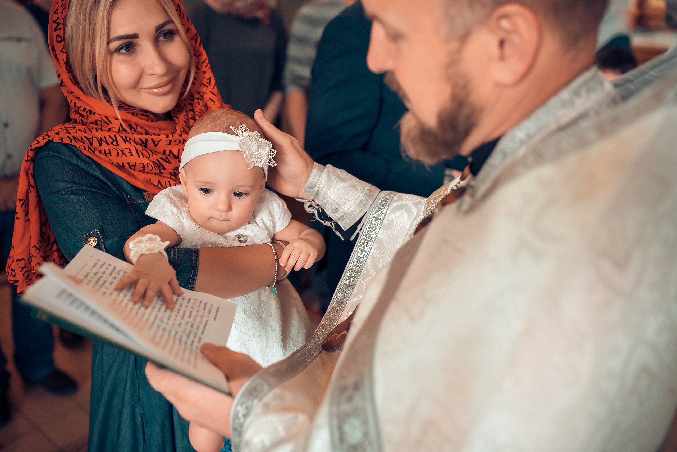 Крещение ребенка в Красноярске, Иоанна Предтечи. Фотограф на Крещение и Венчание в Красноярске Рамазанова Юлия