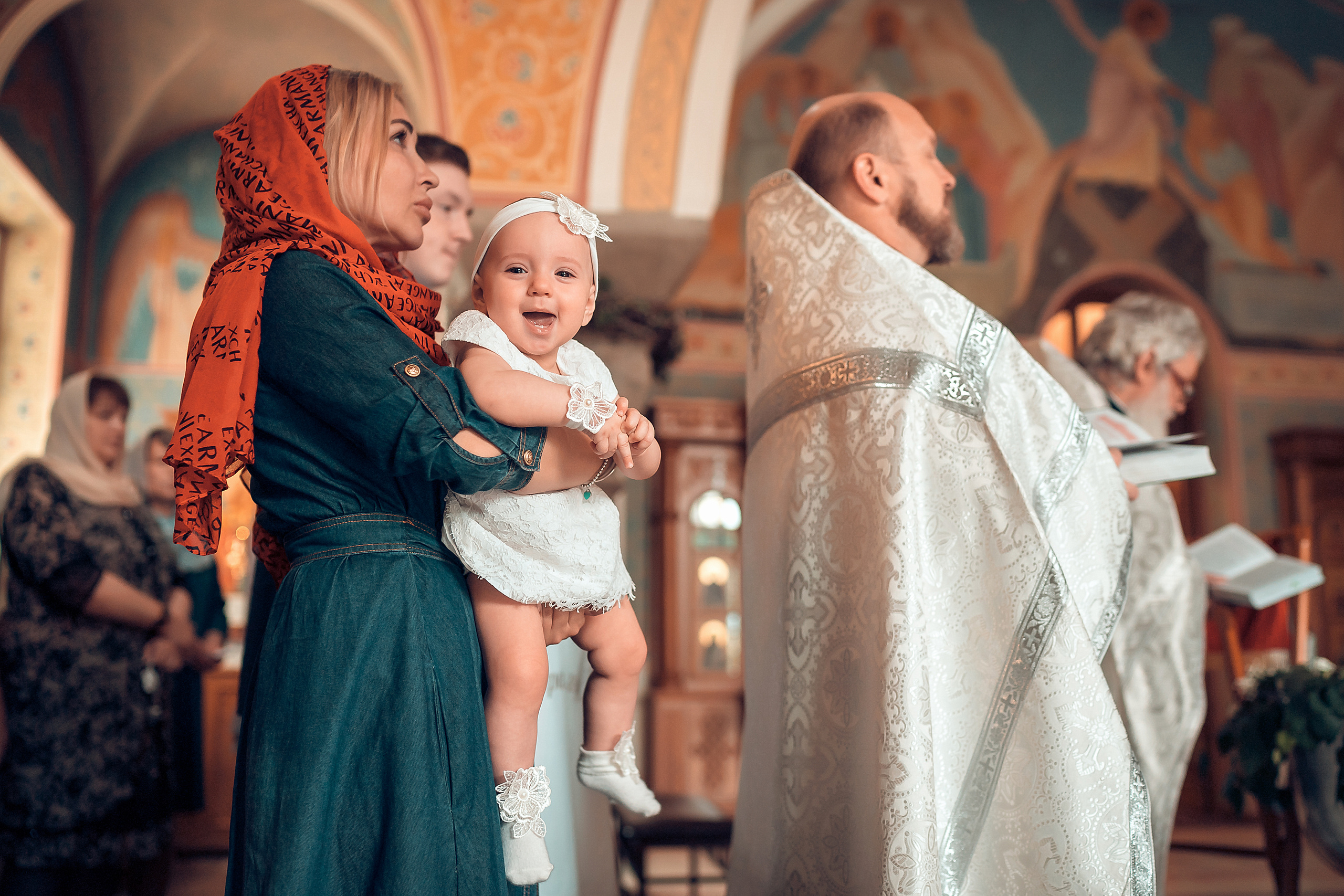 Крещение ребенка в Красноярске, Иоанна Предтечи. Фотограф на Крещение и Венчание в Красноярске Рамазанова Юлия