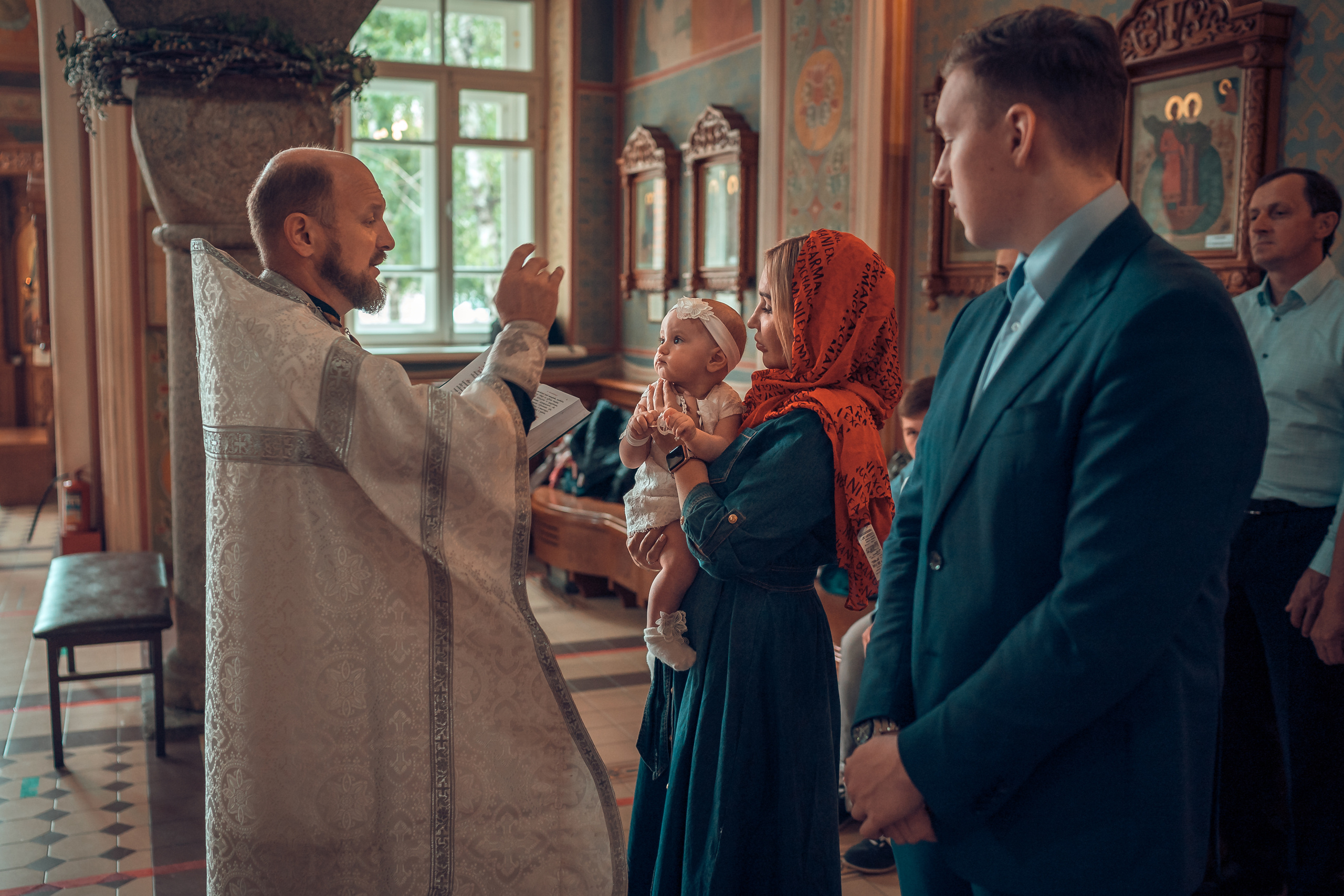 Крещение ребенка в Красноярске, Иоанна Предтечи. Фотограф на Крещение и Венчание в Красноярске Рамазанова Юлия