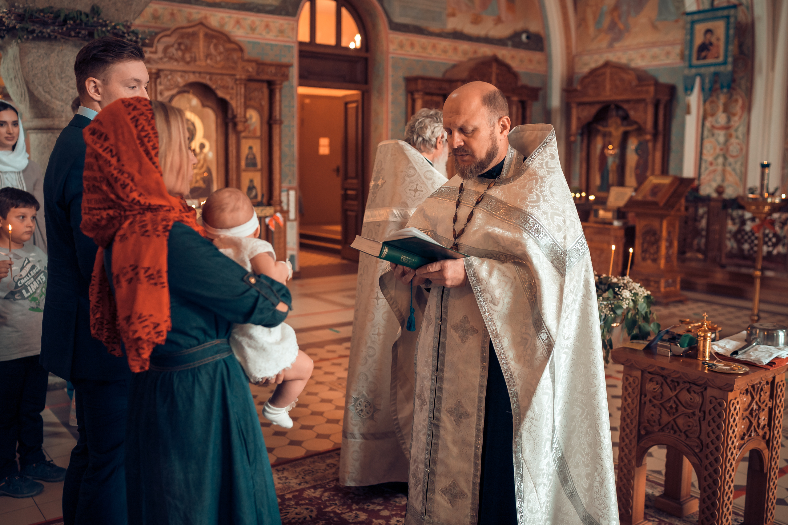 Крещение ребенка в Красноярске, Иоанна Предтечи. Фотограф на Крещение и Венчание в Красноярске Рамазанова Юлия