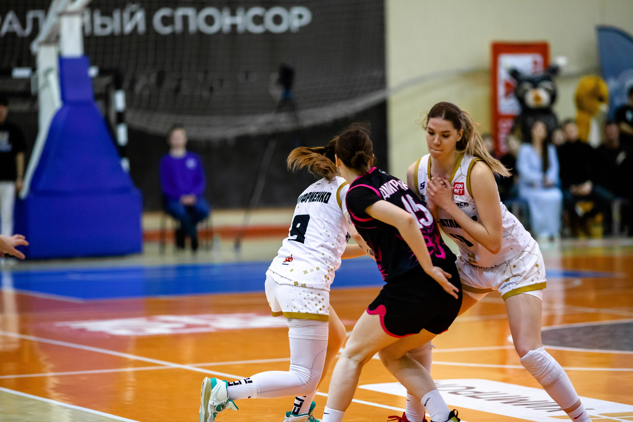 ЧГУ-Атланта — Ростов-ЮФУ / 1 игра. Фотография