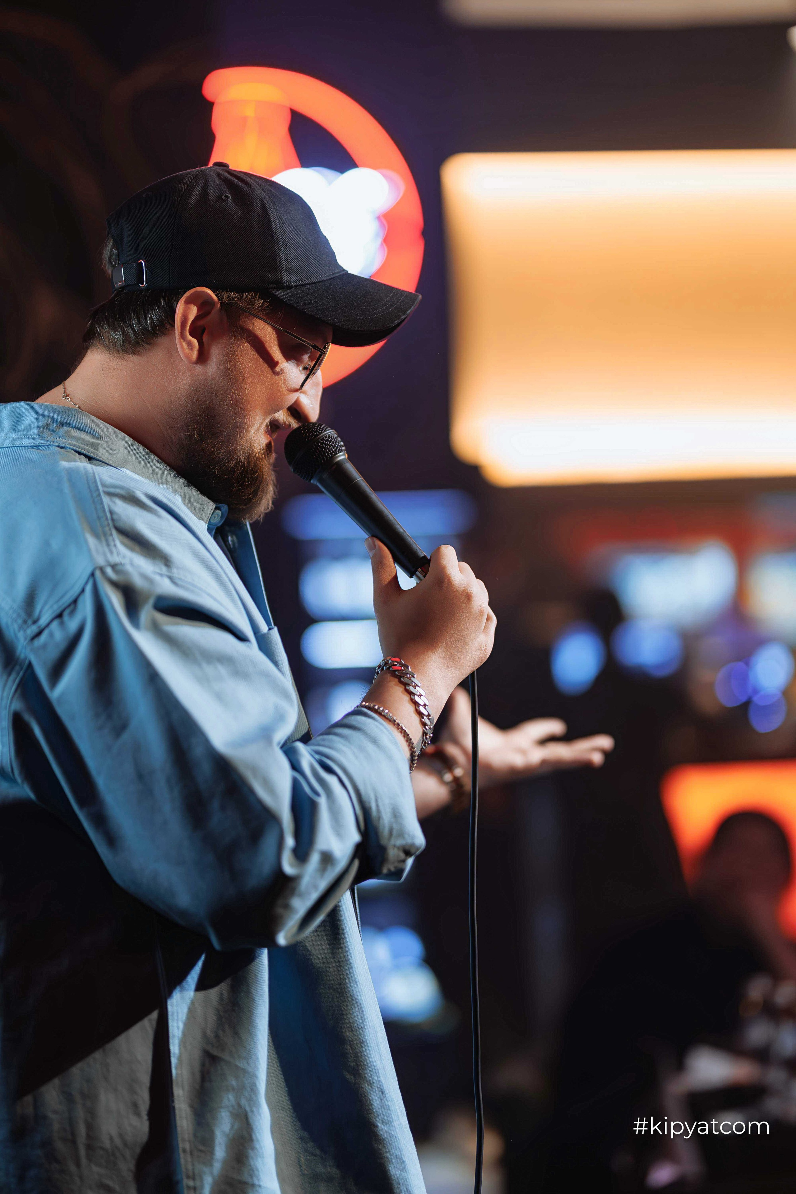 Сольный стендап концерт Александра Меркуль