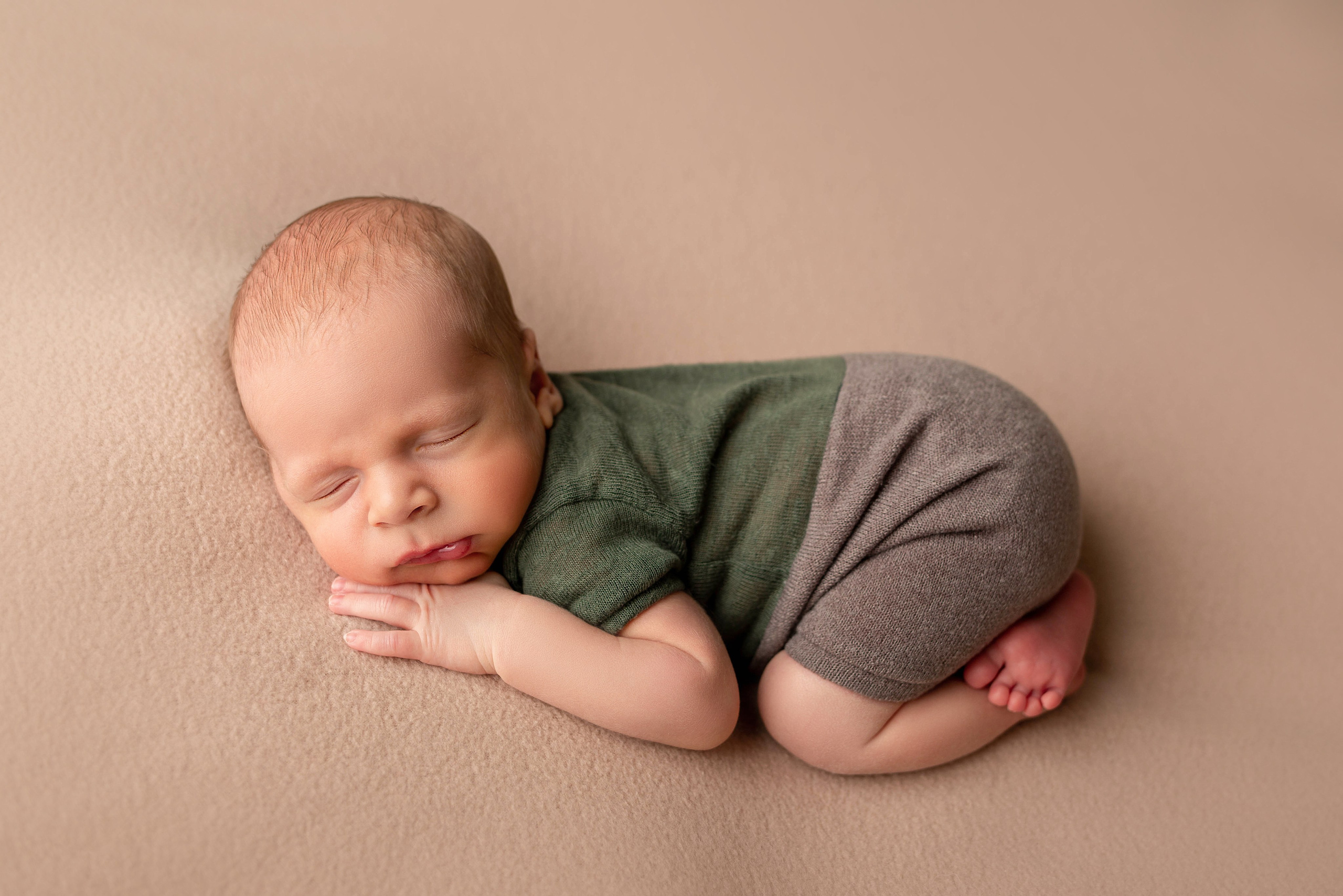 Ньюборн мальчики. Фотограф новорожденных, семейный, детский фотограф в Москве и Московской области