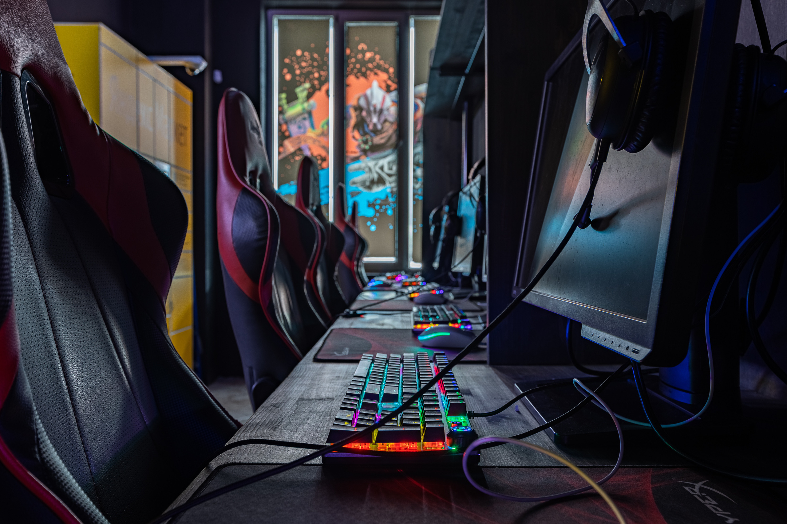 Интерьерная фотосъемка компьютерного клуба. Интерьерный фотограф в Москве Роман Потапов