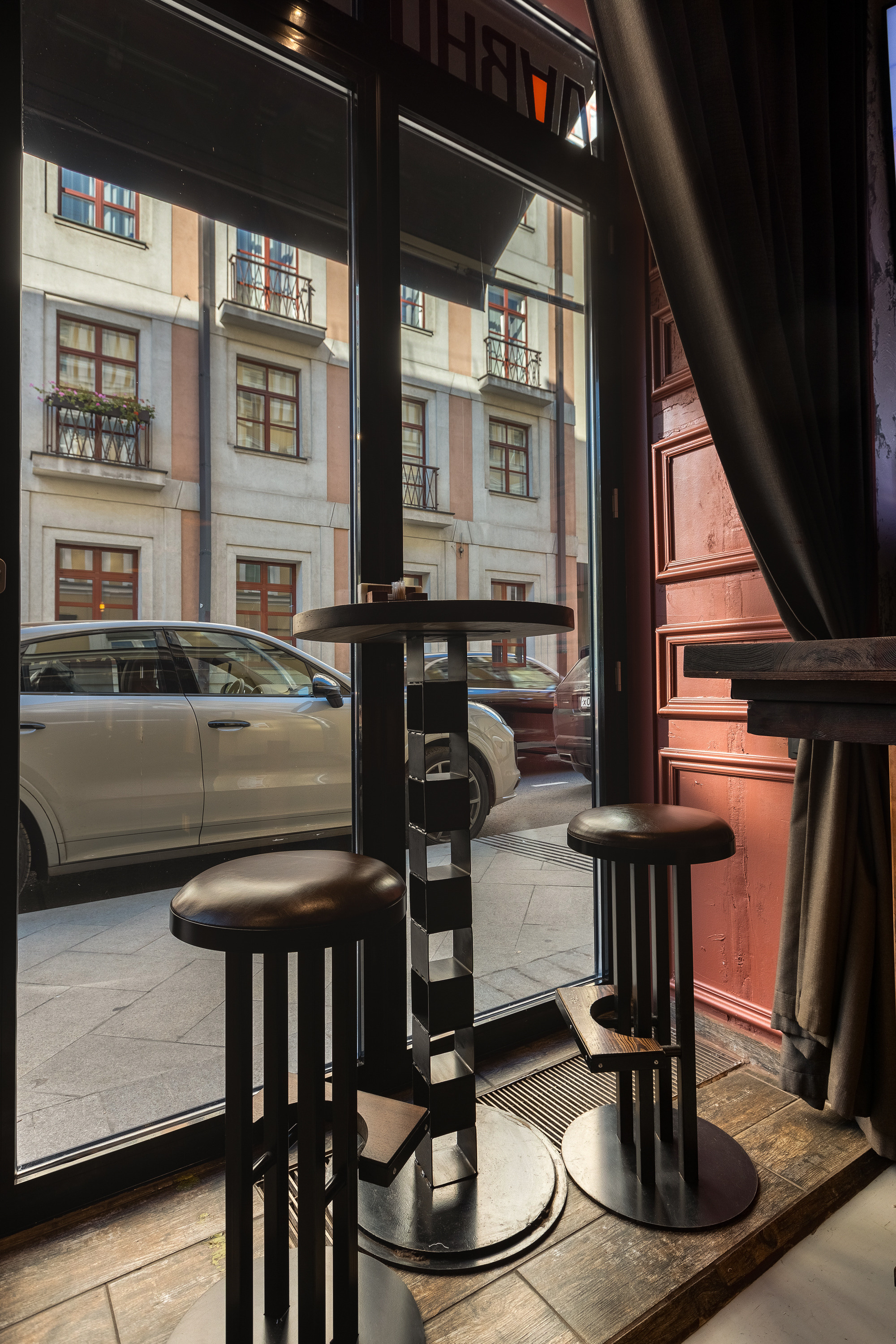 Давно. Бар на Патриарших. Интерьерный фотограф в Москве Роман Потапов