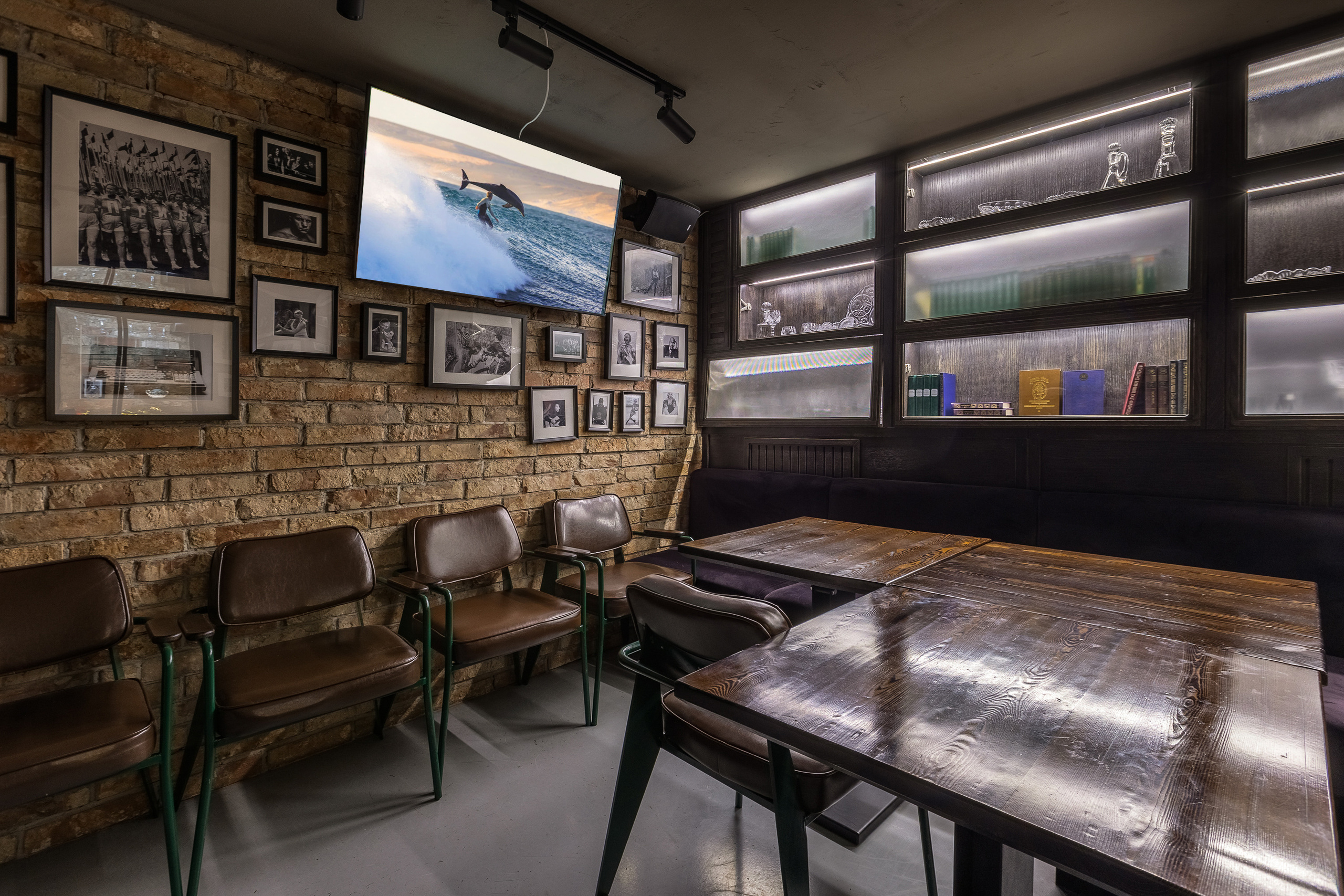 Давно. Бар на Патриарших. Интерьерный фотограф в Москве Роман Потапов