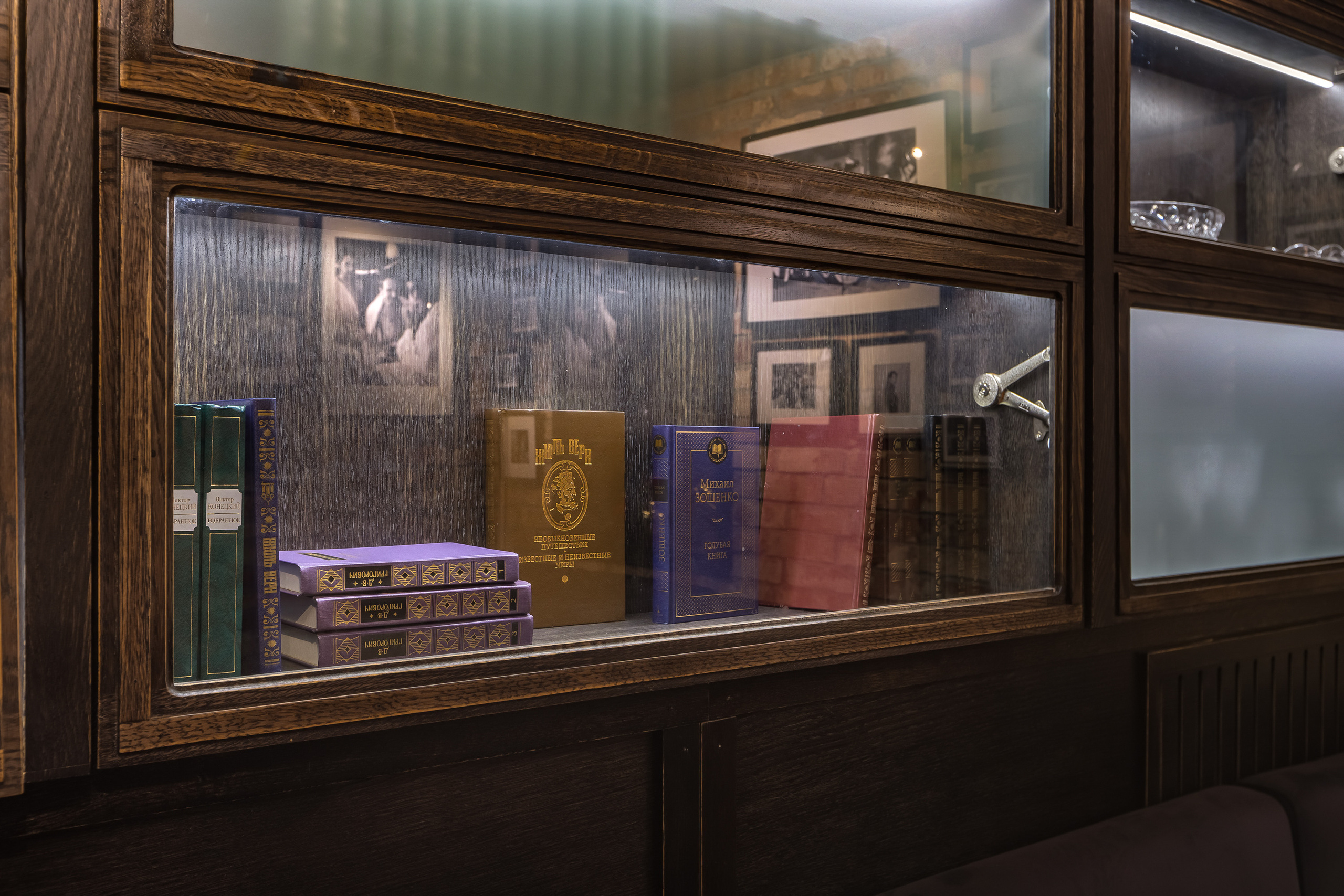 Давно. Бар на Патриарших. Интерьерный фотограф в Москве Роман Потапов