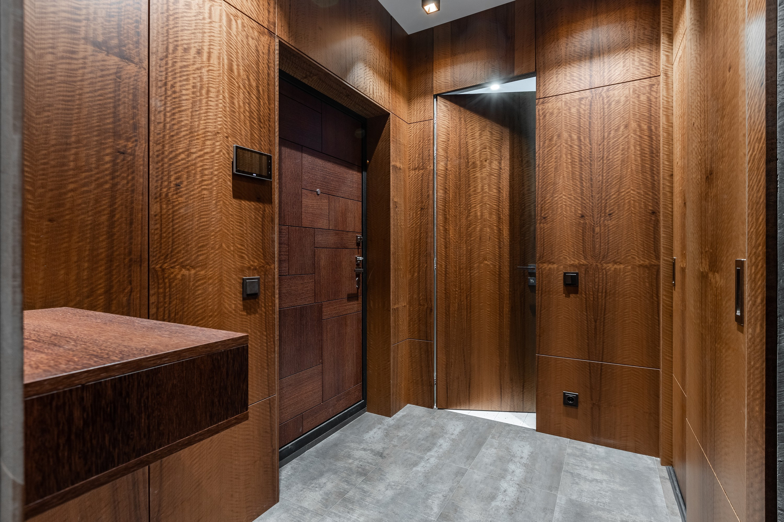 Кухня и двери от компании Reyki Store. Интерьерный фотограф в Москве Роман Потапов