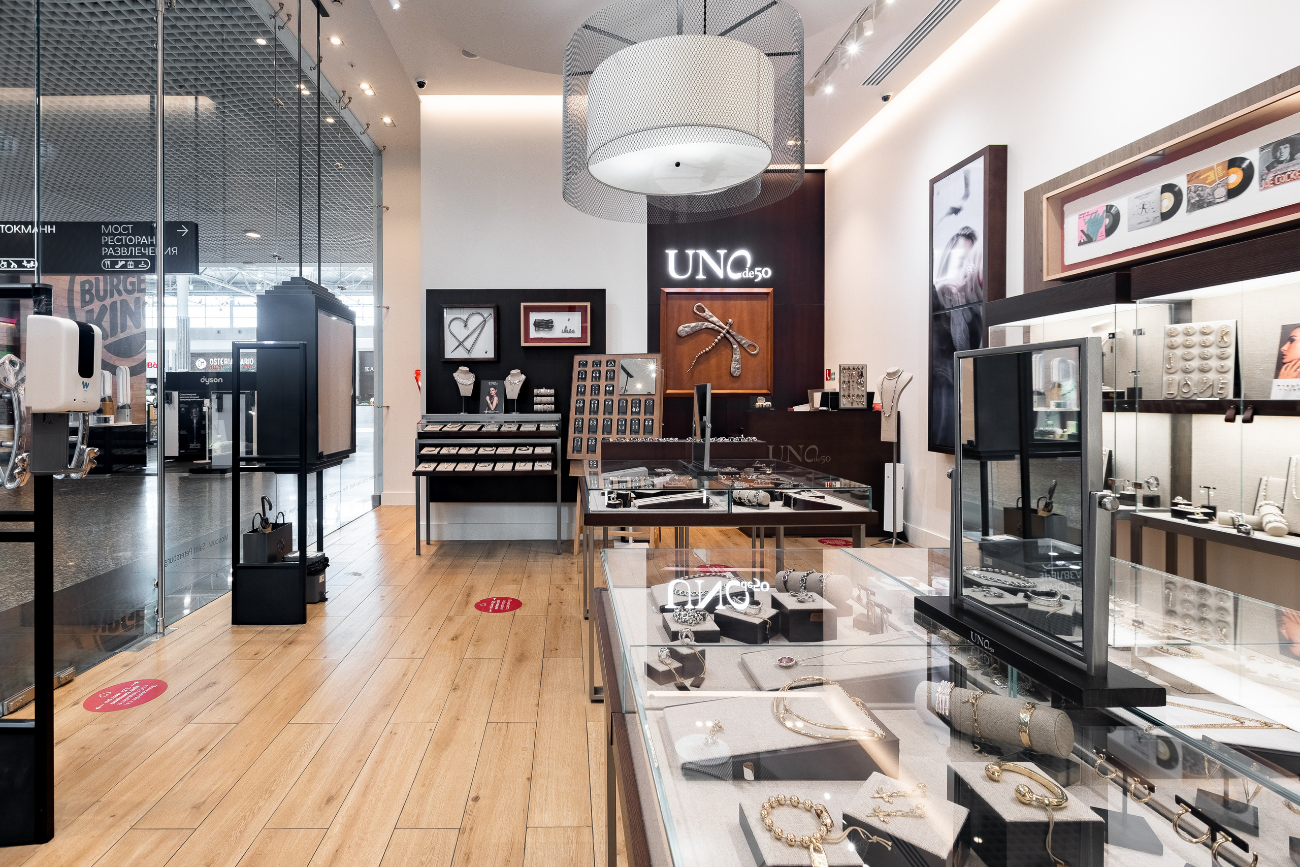 UnoDe50. Интерьерный фотограф в Москве Роман Потапов