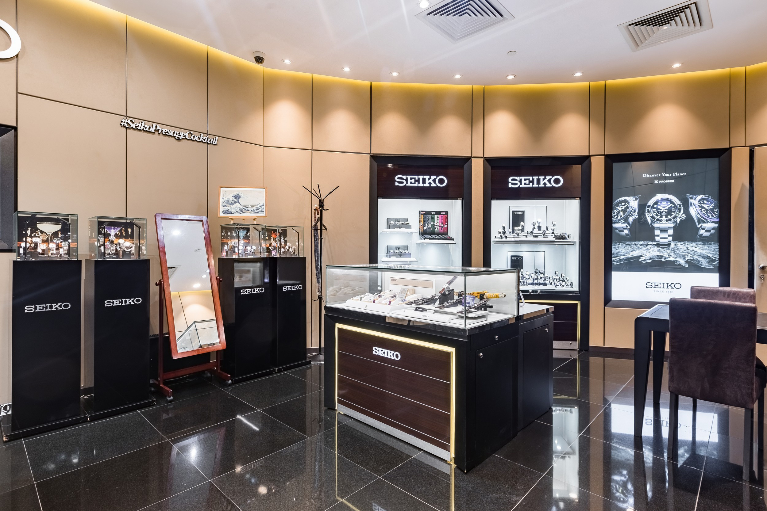 Магазин SEIKO на Никольской. Интерьерный фотограф в Москве Роман Потапов