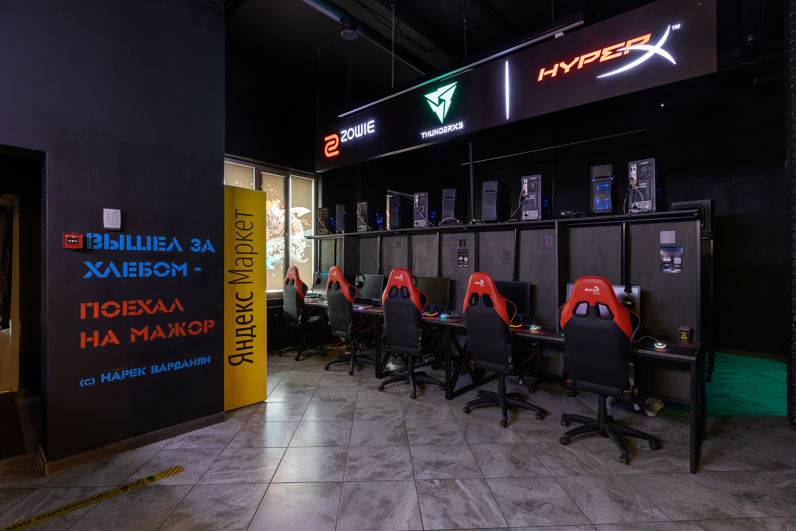 Интерьерная фотосъемка компьютерного клуба. Интерьерный фотограф в Москве Роман Потапов