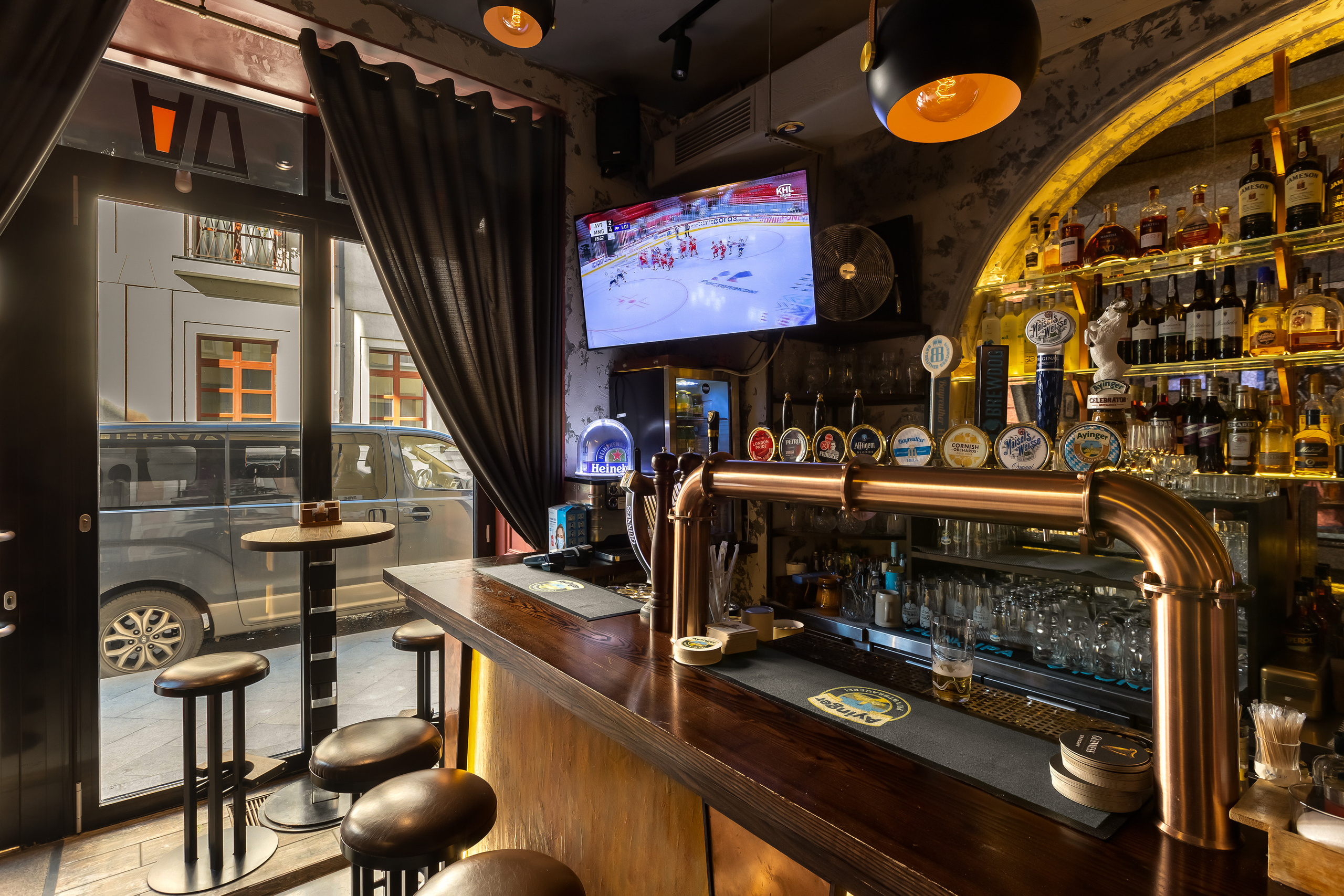 Давно. Бар на Патриарших. Интерьерный фотограф в Москве Роман Потапов