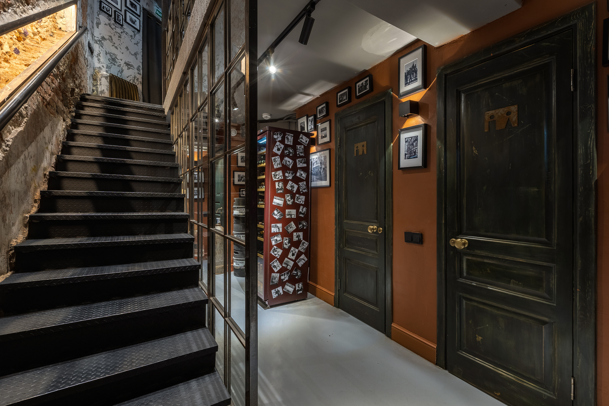 Давно. Бар на Патриарших. Интерьерный фотограф в Москве Роман Потапов