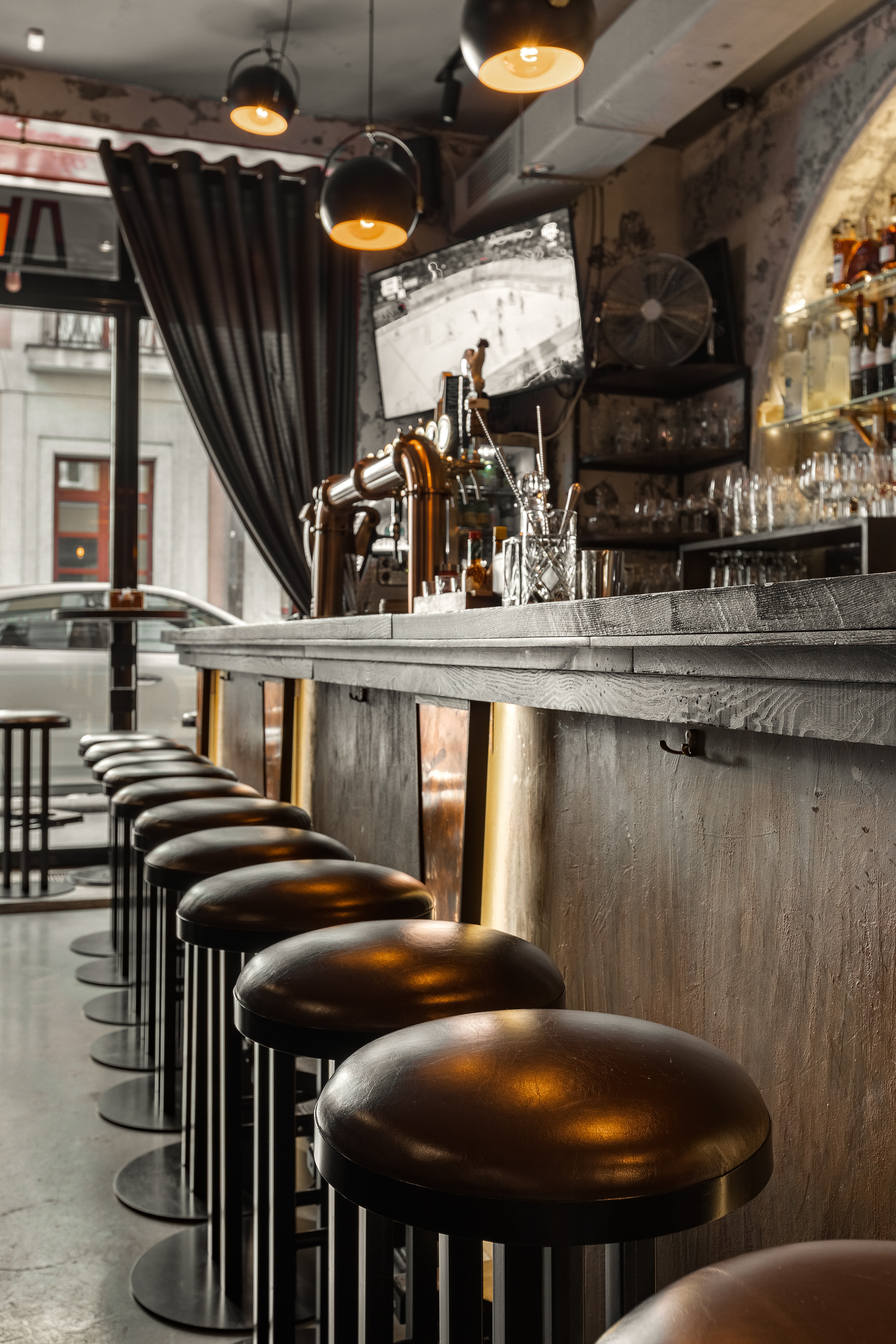 Давно. Бар на Патриарших. Интерьерный фотограф в Москве Роман Потапов
