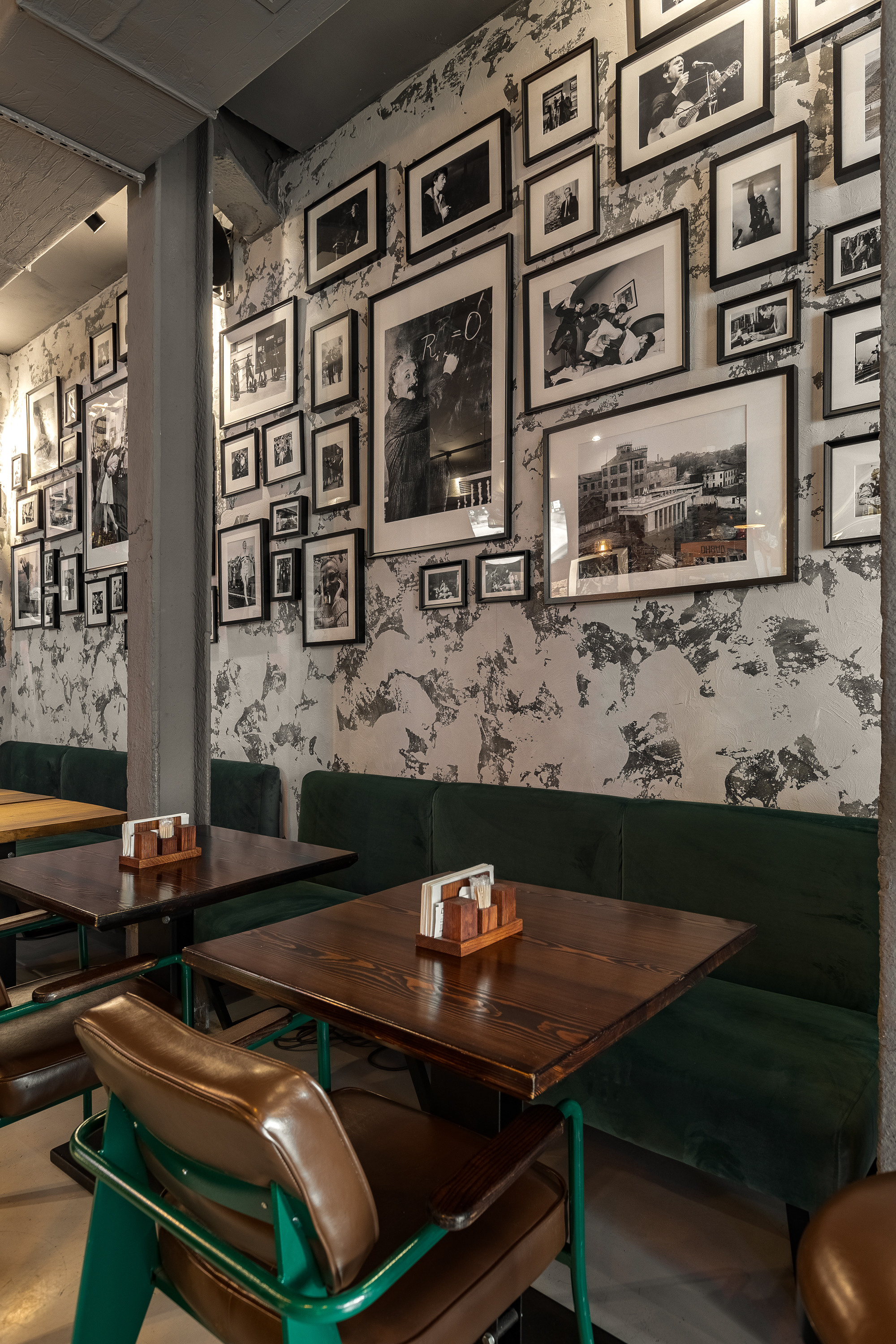 Давно. Бар на Патриарших. Интерьерный фотограф в Москве Роман Потапов