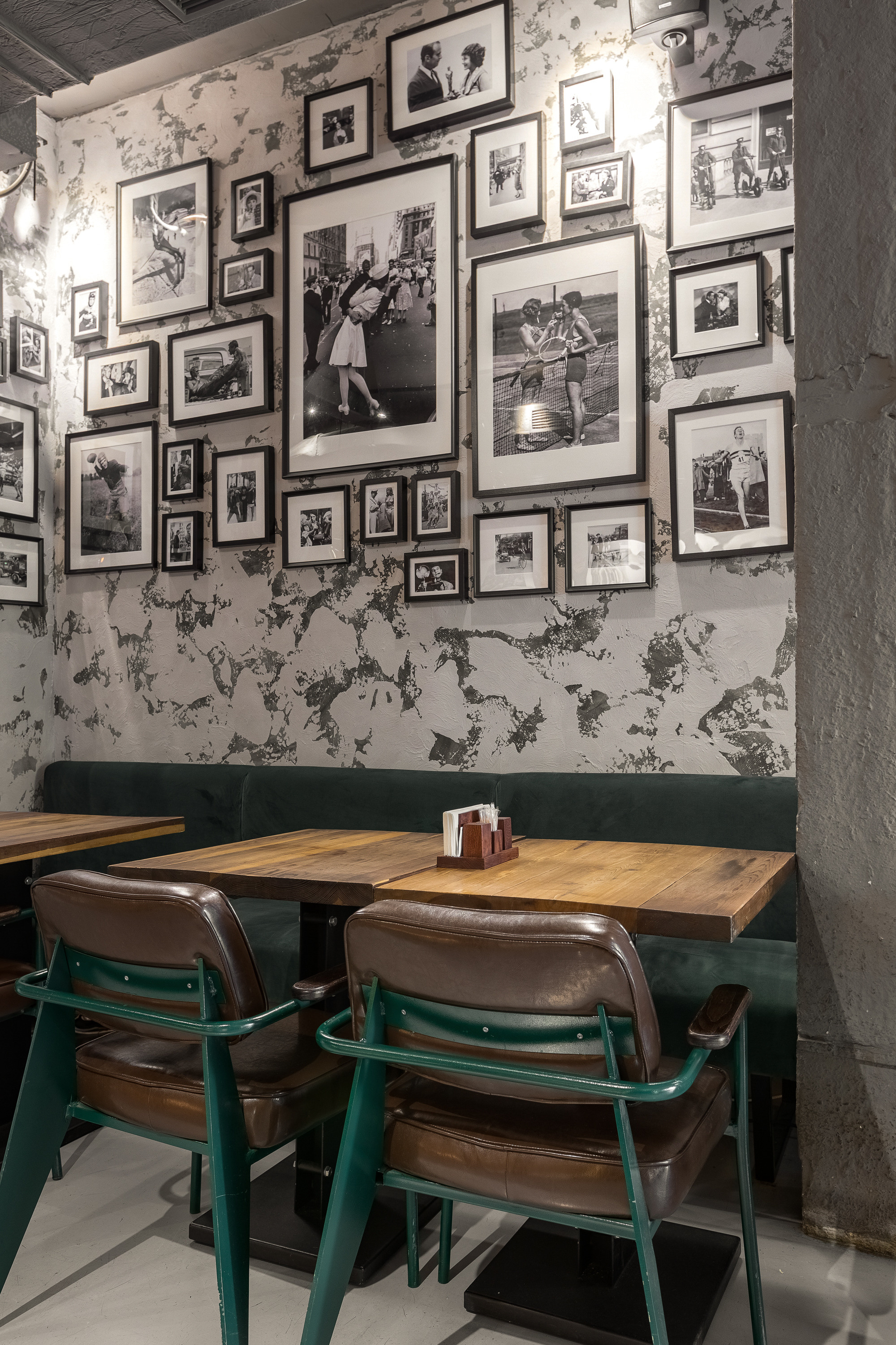 Давно. Бар на Патриарших. Интерьерный фотограф в Москве Роман Потапов