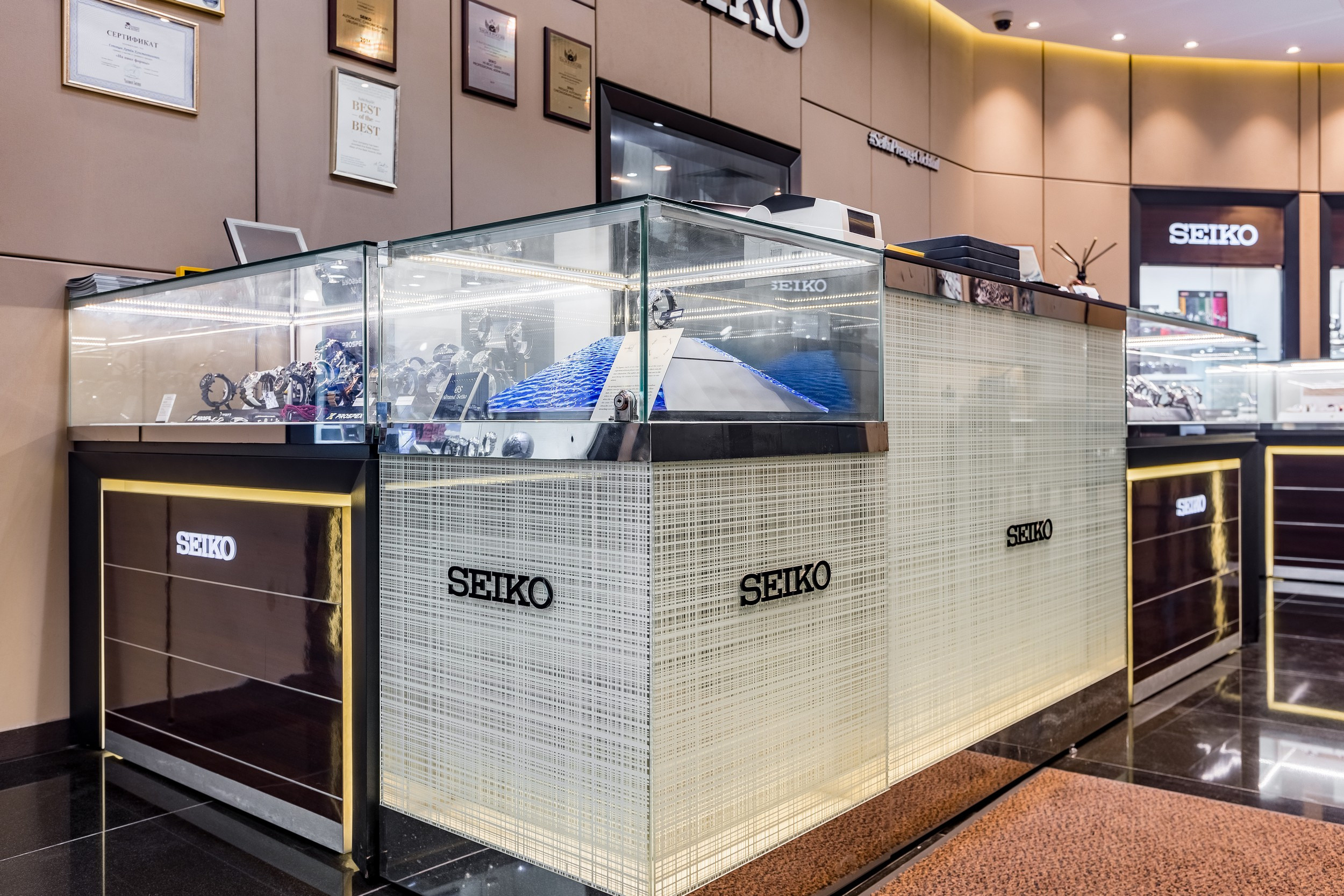 Магазин SEIKO на Никольской. Интерьерный фотограф в Москве Роман Потапов