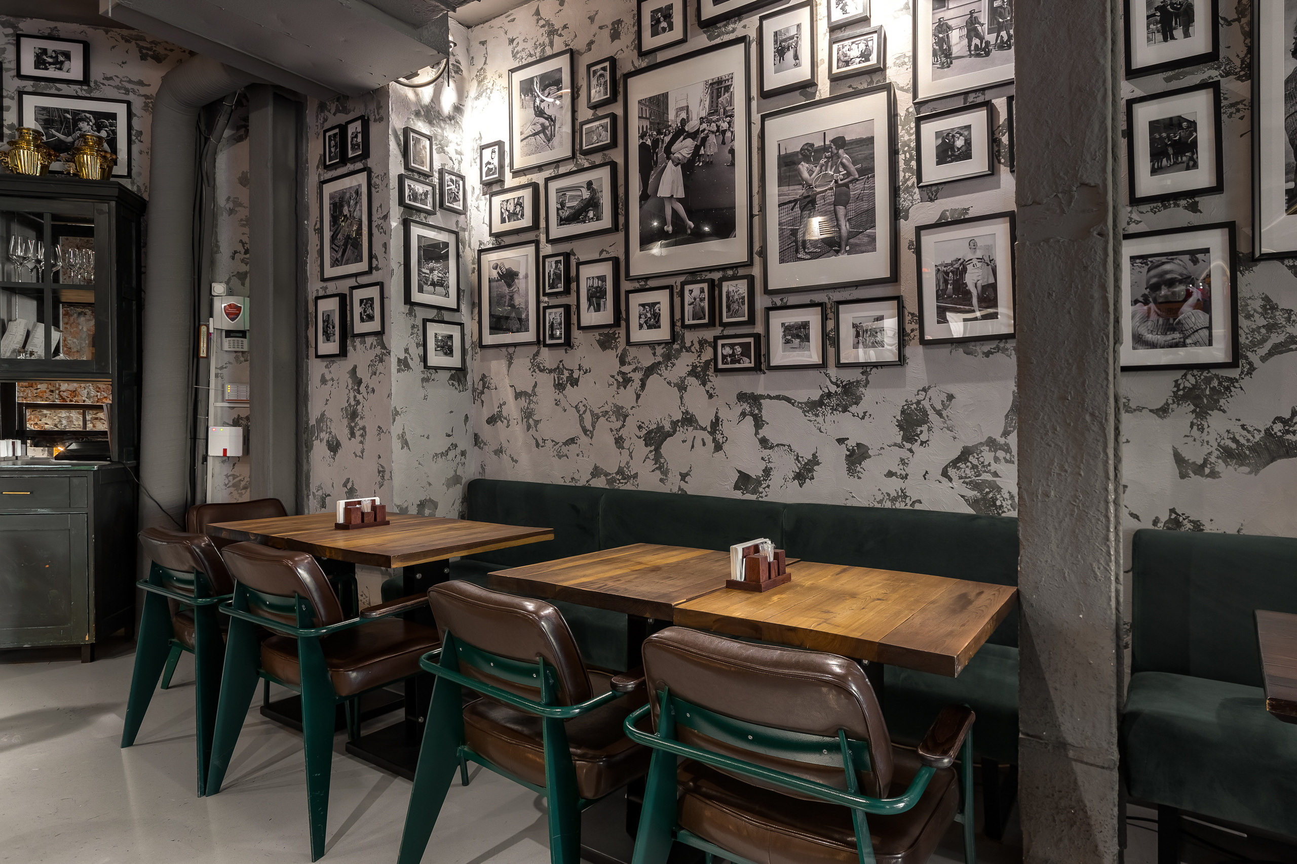 Давно. Бар на Патриарших. Интерьерный фотограф в Москве Роман Потапов