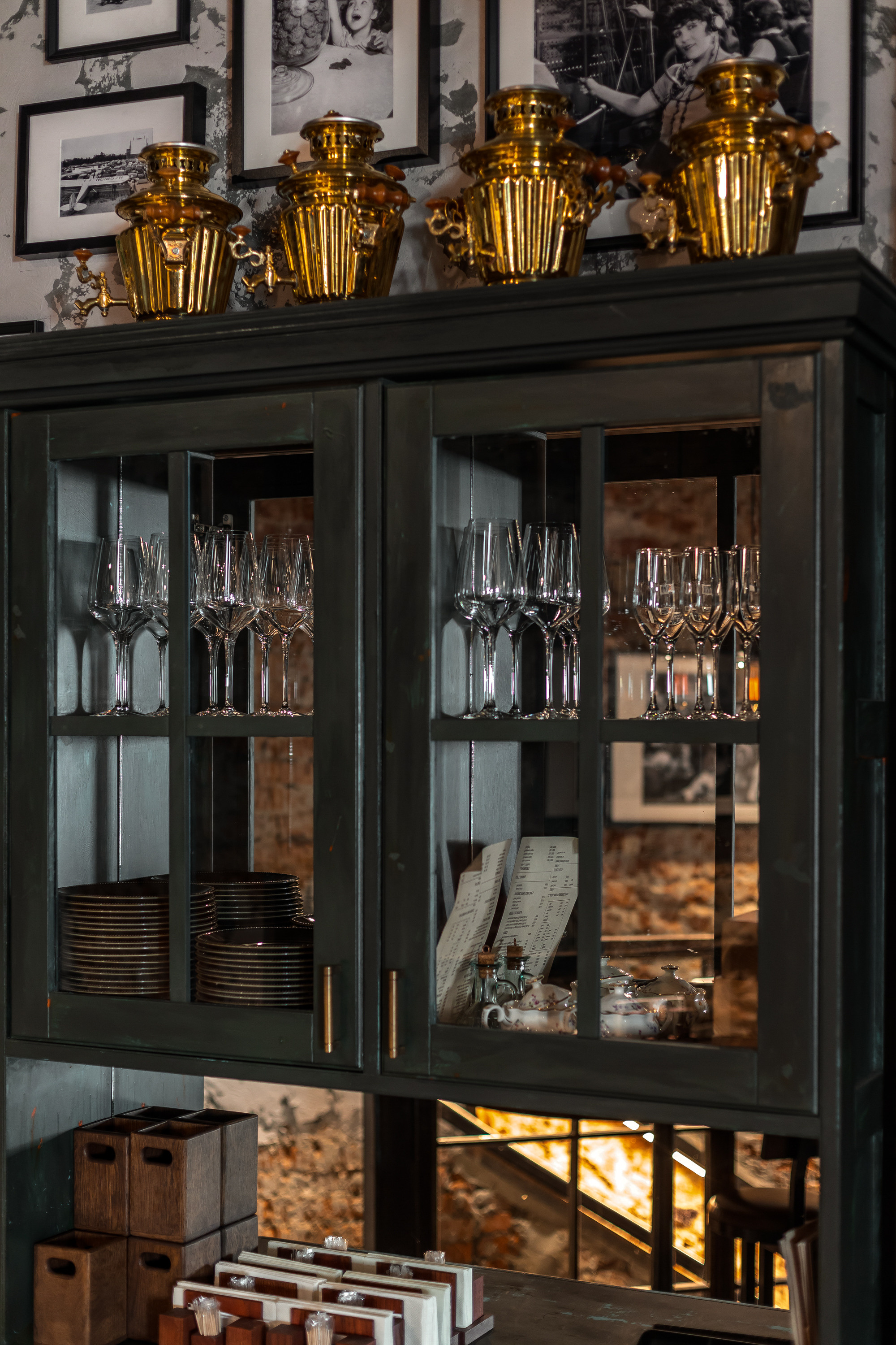 Давно. Бар на Патриарших. Интерьерный фотограф в Москве Роман Потапов