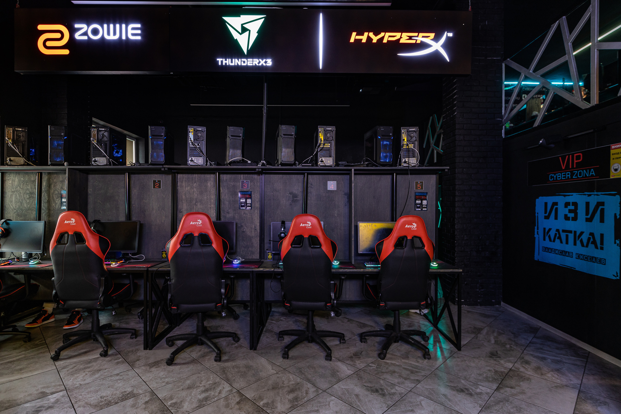 Интерьерная фотосъемка компьютерного клуба. Интерьерный фотограф в Москве Роман Потапов