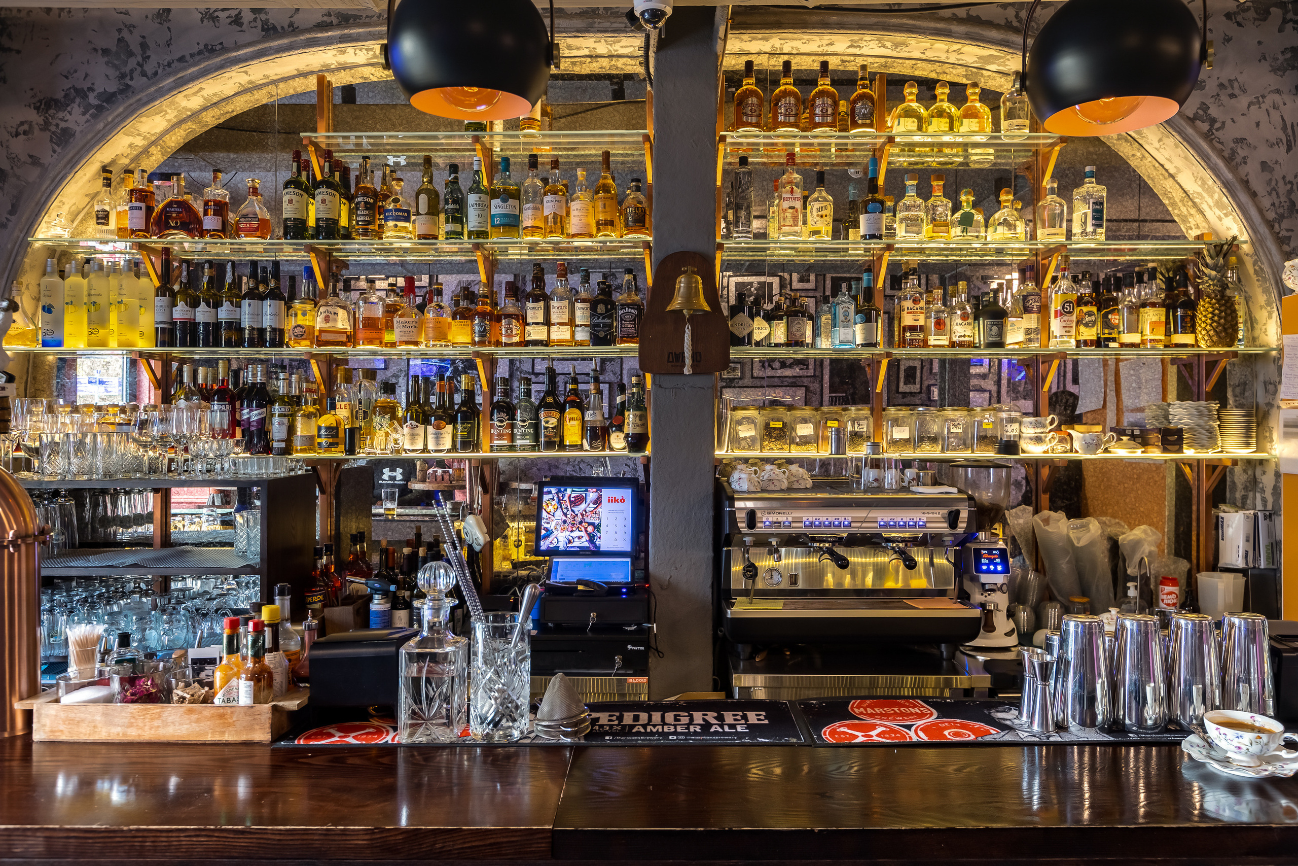 Давно. Бар на Патриарших. Интерьерный фотограф в Москве Роман Потапов