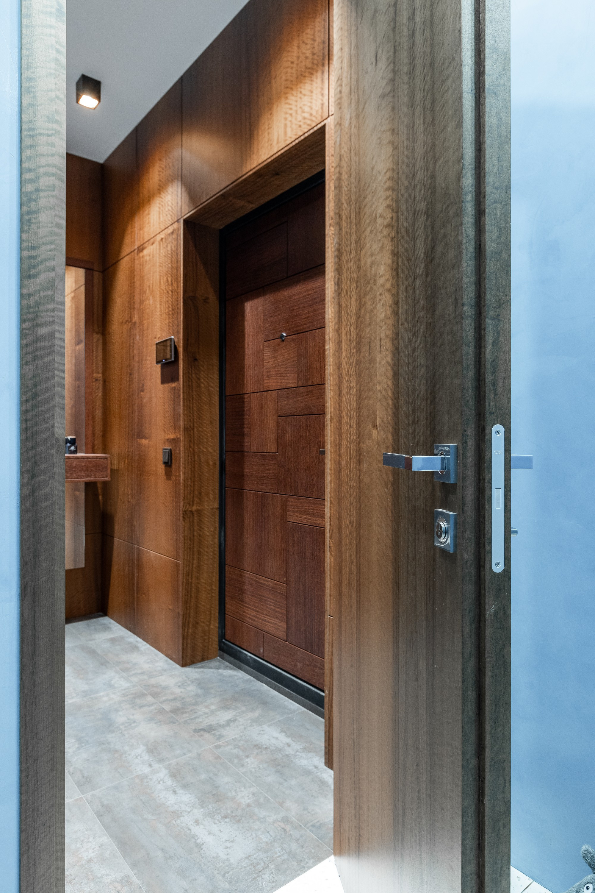 Кухня и двери от компании Reyki Store. Интерьерный фотограф в Москве Роман Потапов