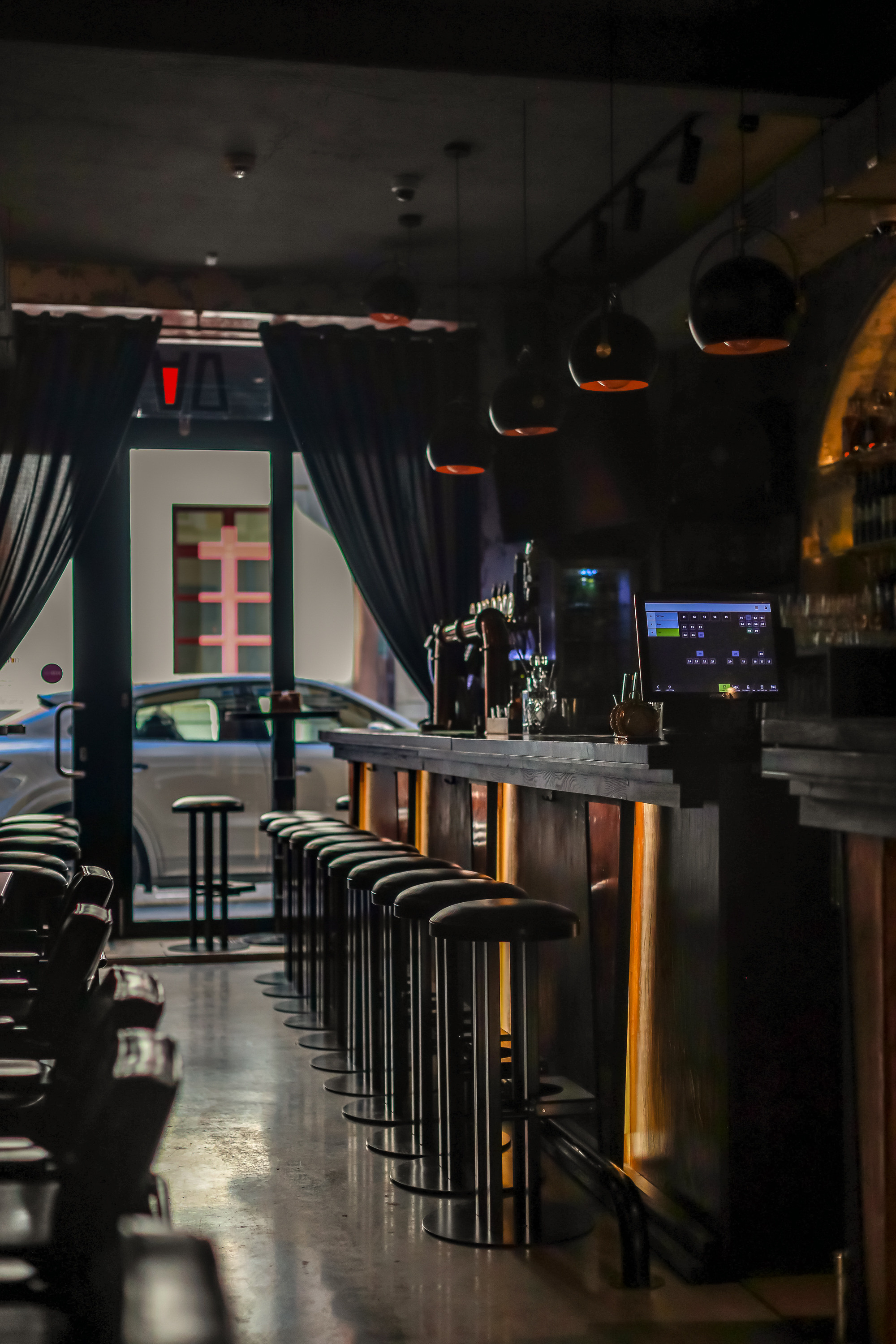 Давно. Бар на Патриарших. Интерьерный фотограф в Москве Роман Потапов