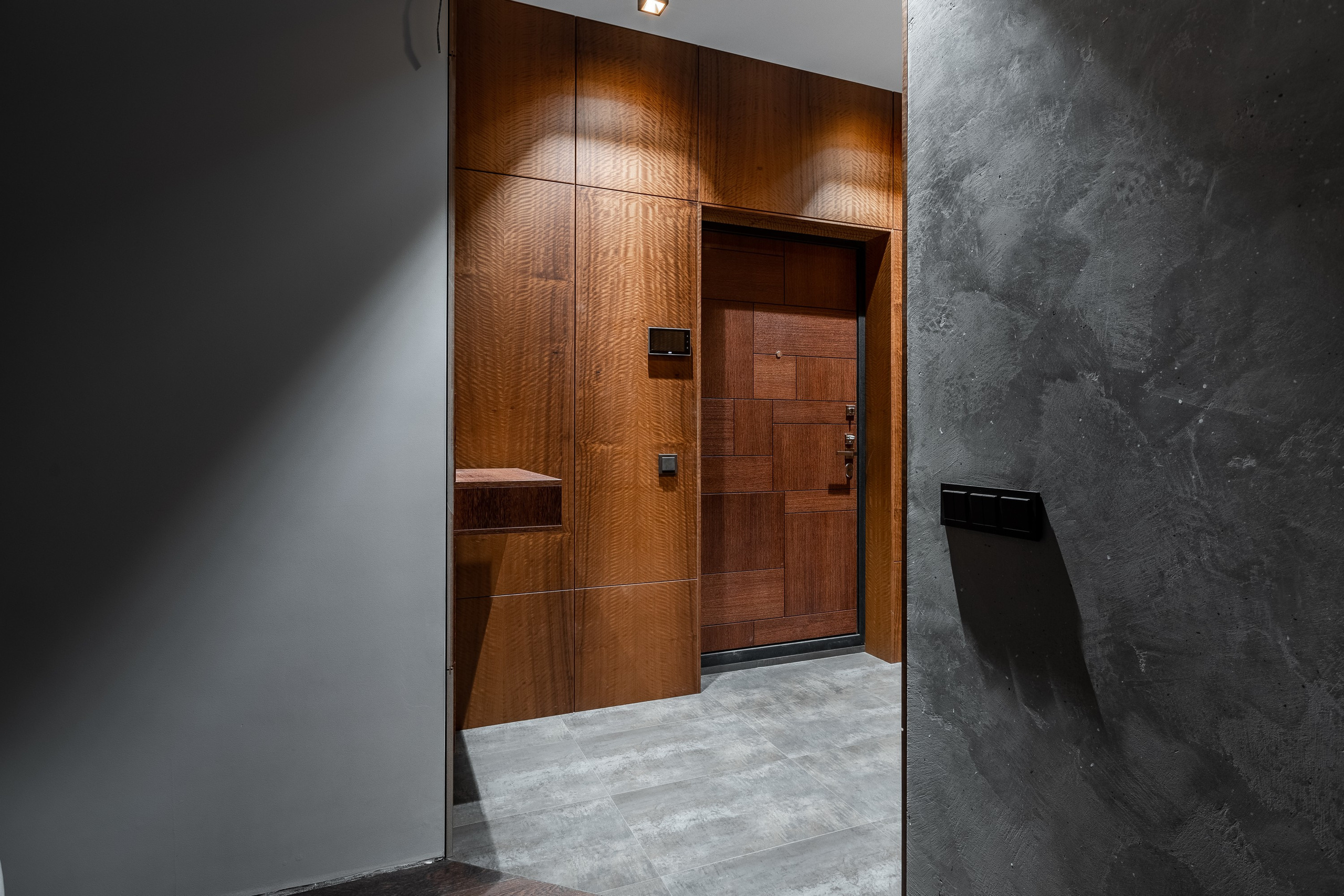 Кухня и двери от компании Reyki Store. Интерьерный фотограф в Москве Роман Потапов