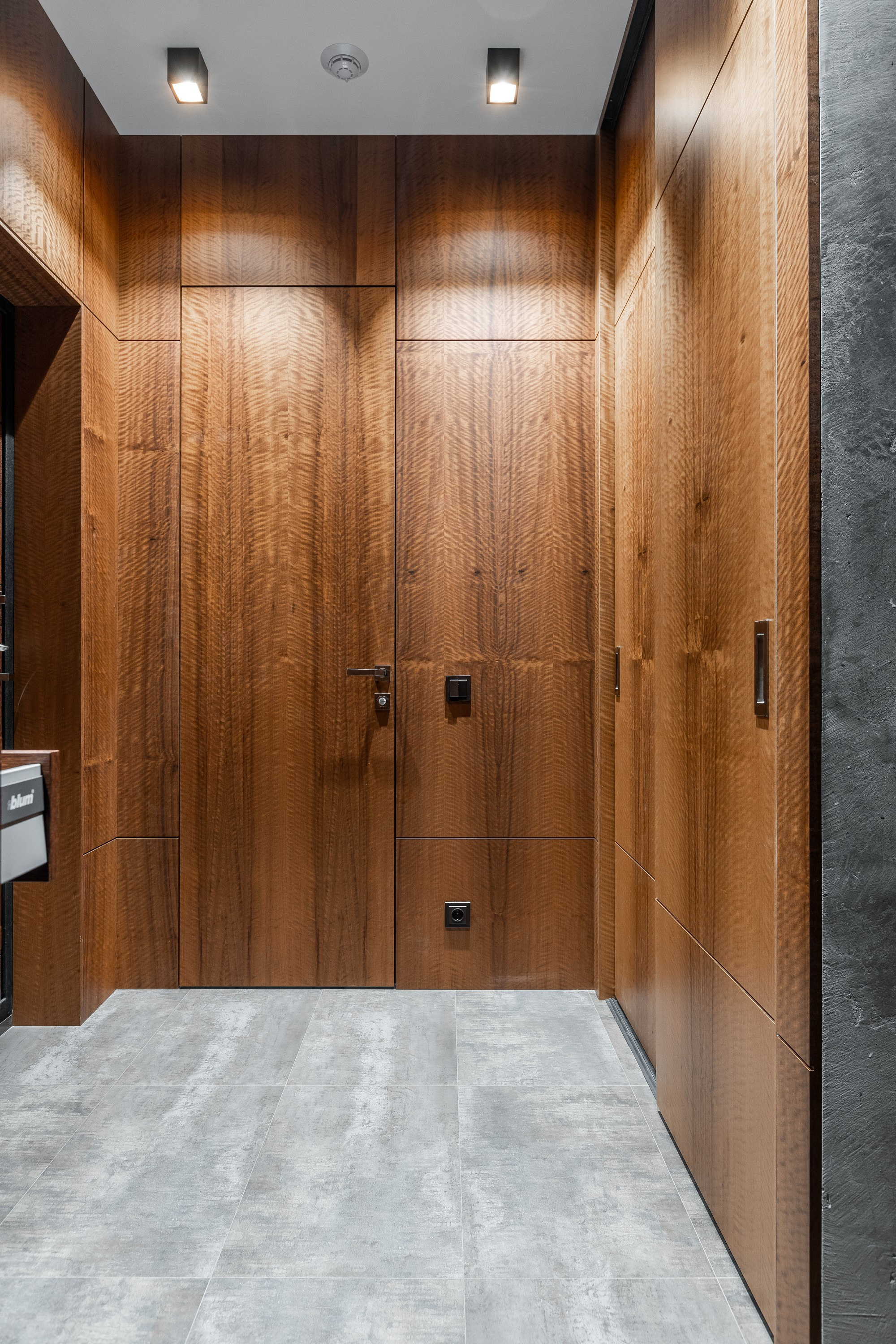 Кухня и двери от компании Reyki Store. Интерьерный фотограф в Москве Роман Потапов