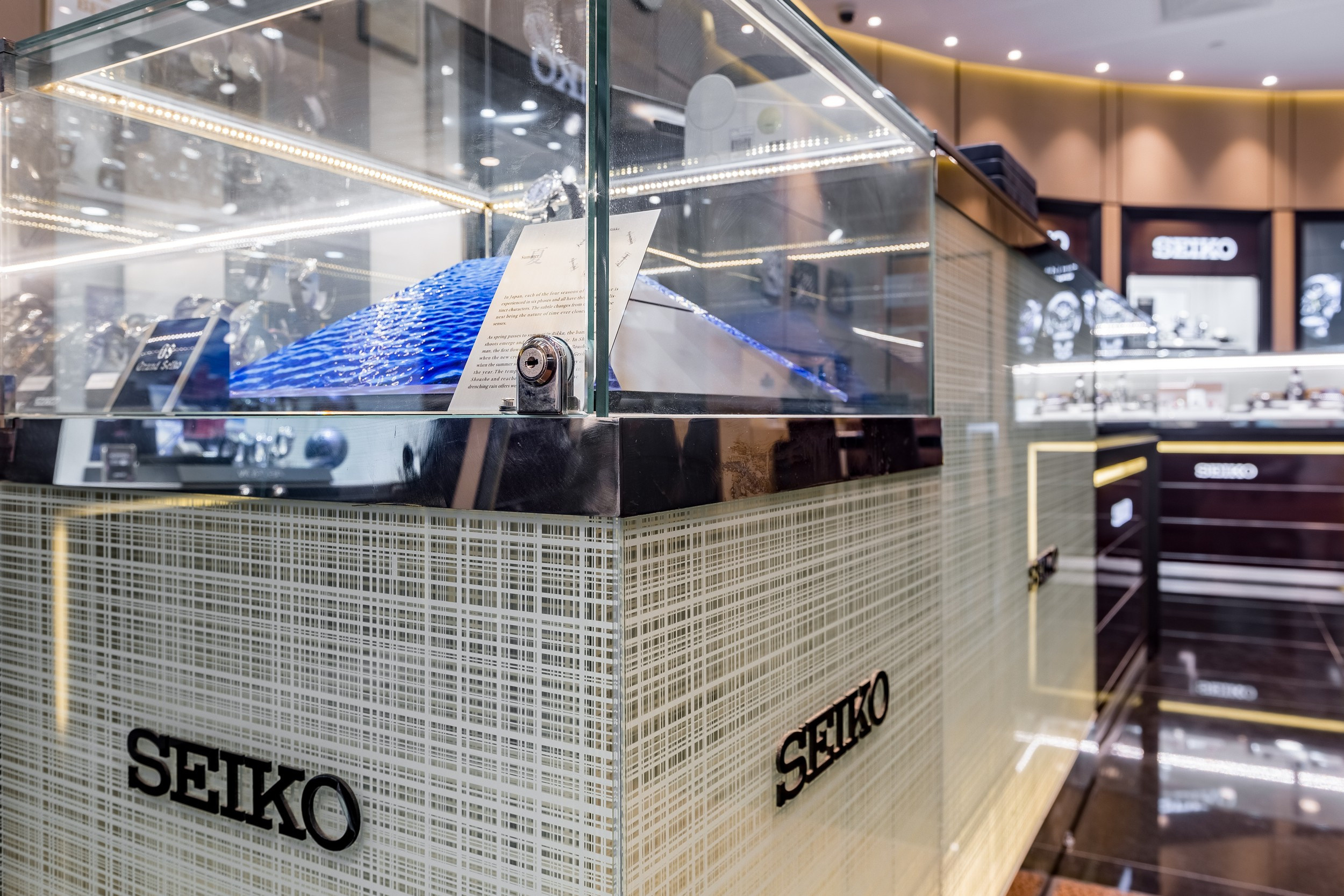 Магазин SEIKO на Никольской. Интерьерный фотограф в Москве Роман Потапов