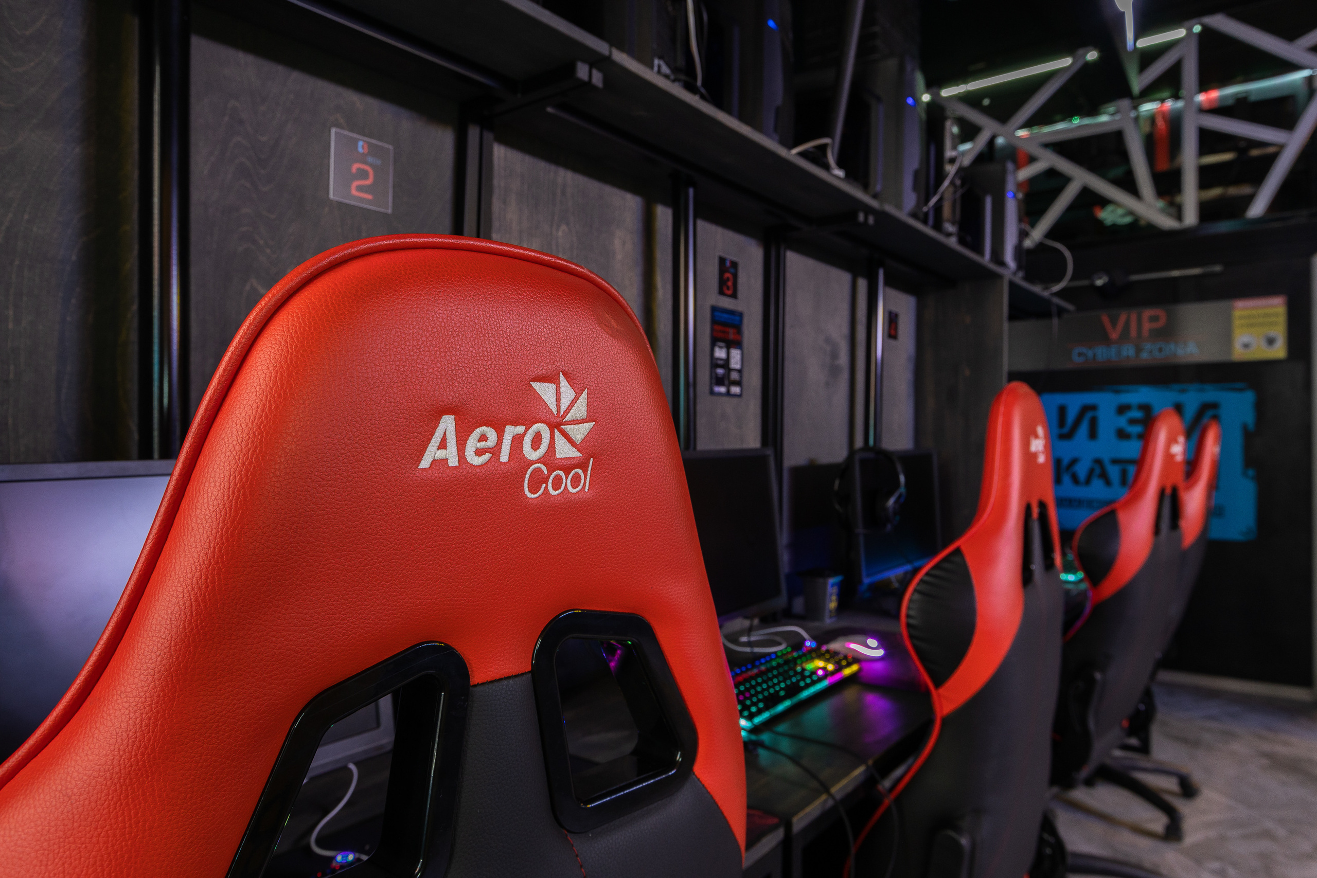 Интерьерная фотосъемка компьютерного клуба. Интерьерный фотограф в Москве Роман Потапов