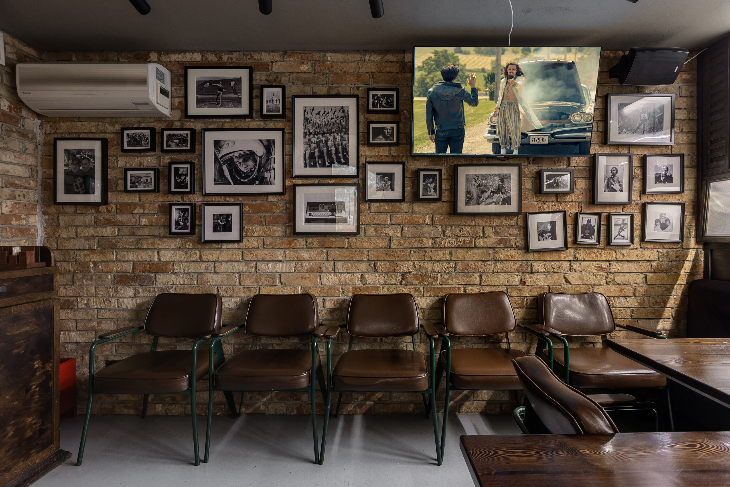 Давно. Бар на Патриарших. Интерьерный фотограф в Москве Роман Потапов