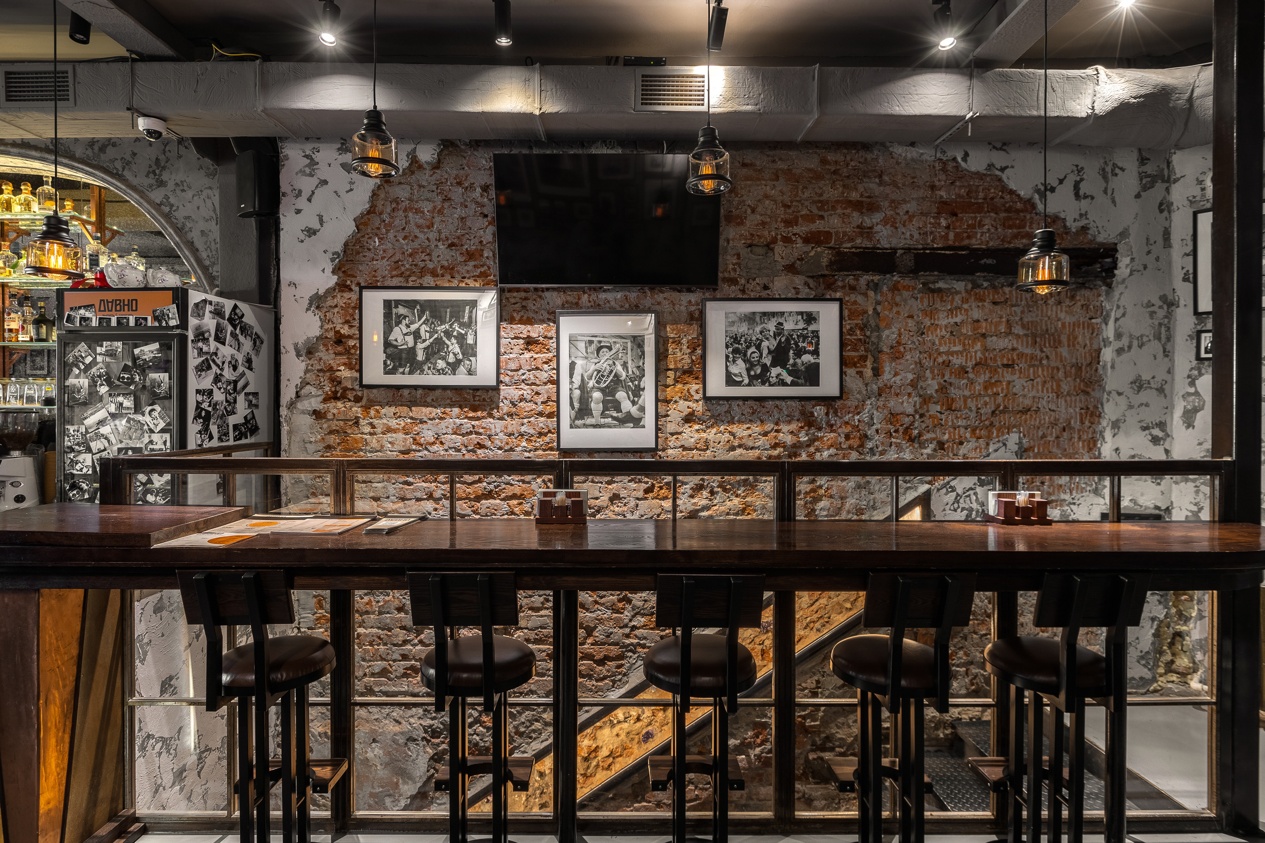 Давно. Бар на Патриарших. Интерьерный фотограф в Москве Роман Потапов