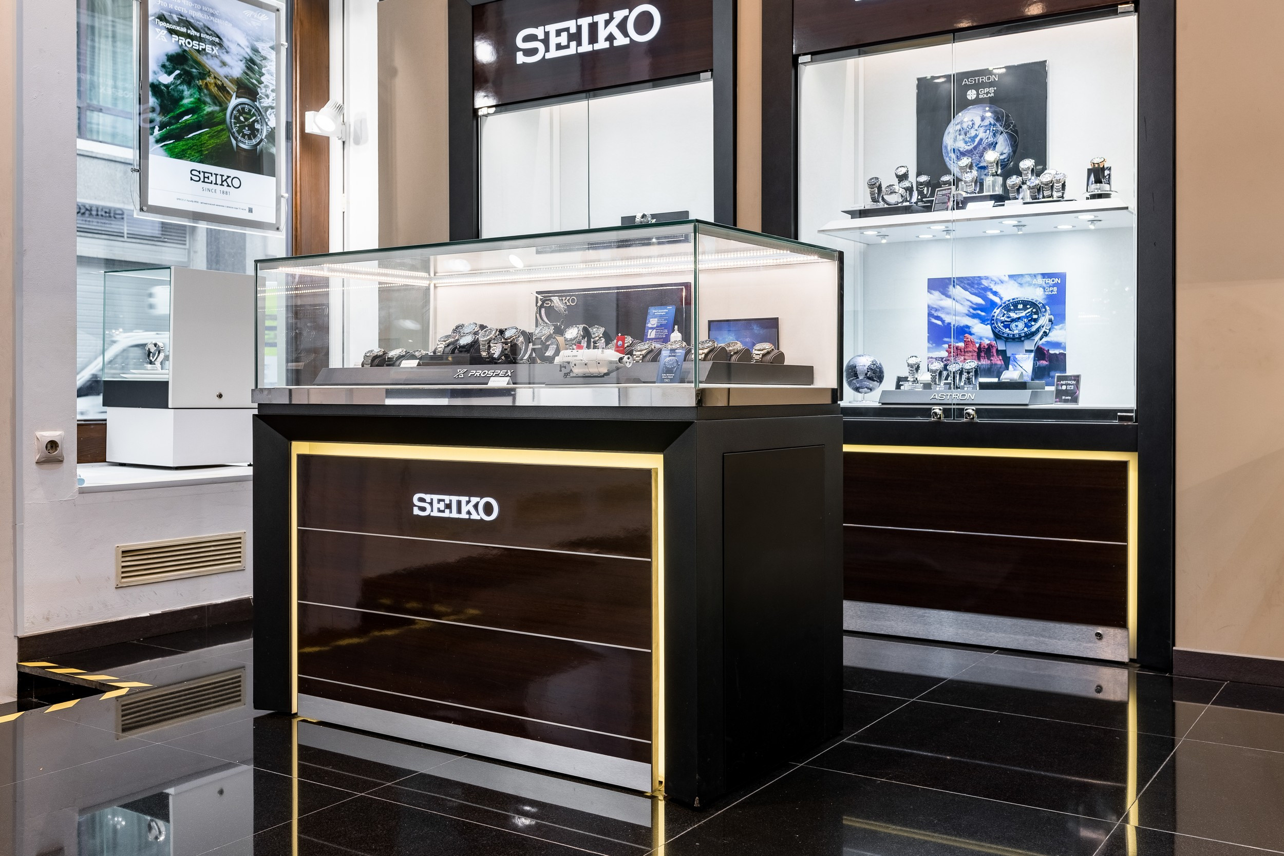 Магазин SEIKO на Никольской. Интерьерный фотограф в Москве Роман Потапов