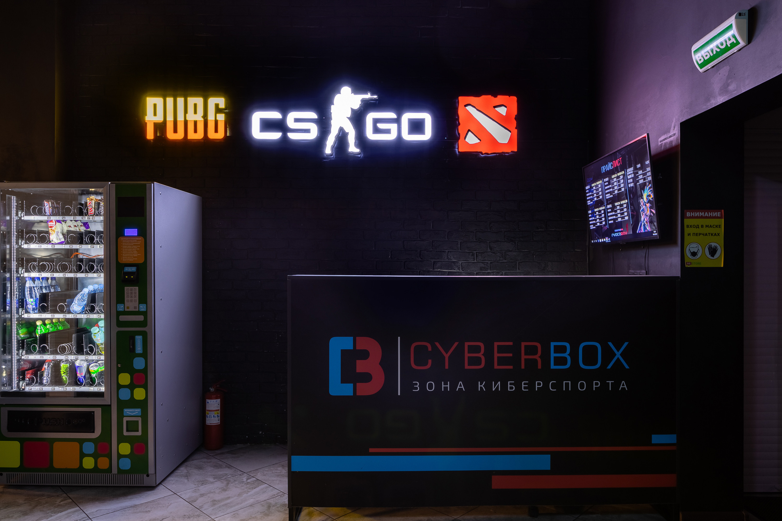 Интерьерная фотосъемка компьютерного клуба. Интерьерный фотограф в Москве Роман Потапов