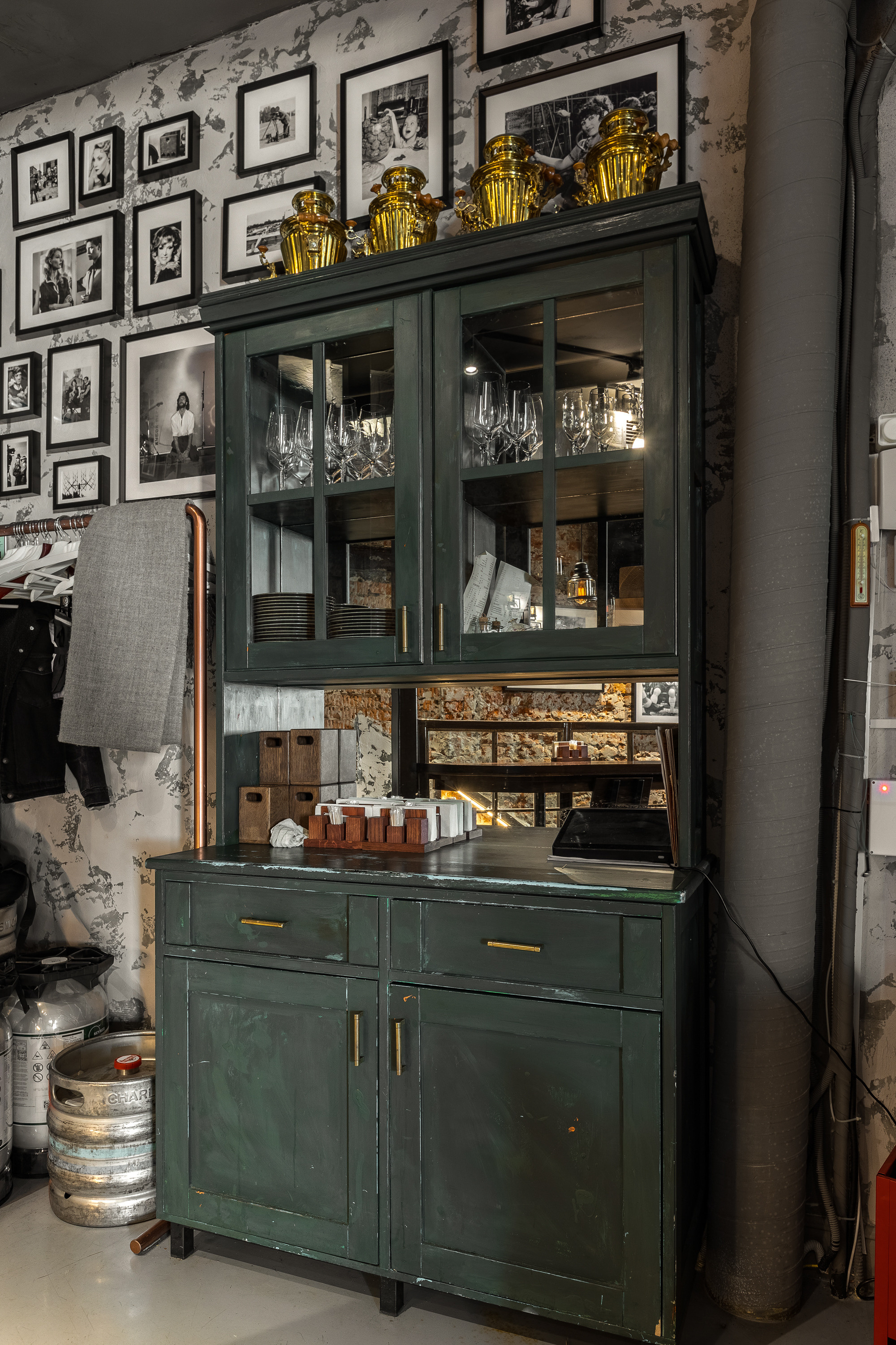 Давно. Бар на Патриарших. Интерьерный фотограф в Москве Роман Потапов