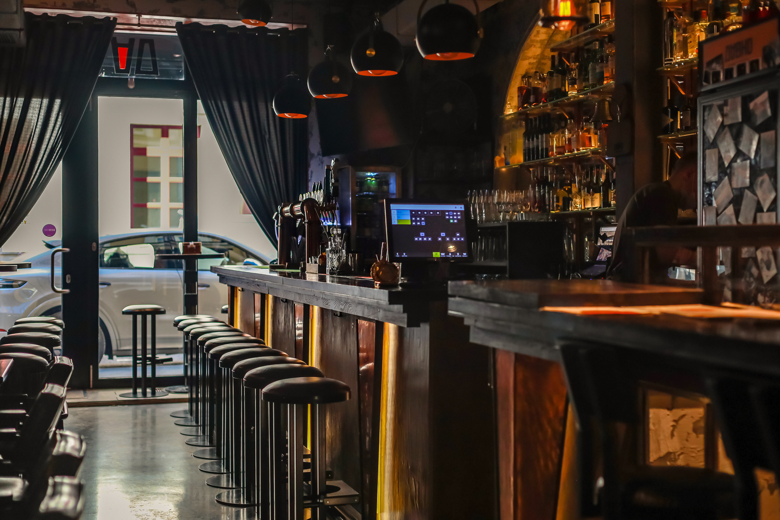 Давно. Бар на Патриарших. Интерьерный фотограф в Москве Роман Потапов